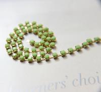 16 SS Rhinestone Chain Vintage Glass Pressed Chatons Peridot Opaque (4mm) 1/2/5/15 Meters vintage findings, strass chains, craft supplies