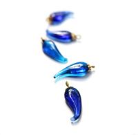 Vintage styled Chili Handmade Dangle in glass 25 mm long in Royal Blue Transparent (6 pieces)