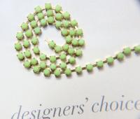 16 SS Rhinestone Chain Vintage Glass Pressed Chatons Peridot Opaque (4mm) 1/2/5/15 Meters vintage findings, strass chains, craft supplies