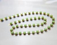 16 SS Rhinestone Chain Vintage Glass Pressed Chatons Peridot Opaque (4mm) 1/2/5/15 Meters vintage findings, strass chains, craft supplies