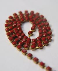 16 SS Rhinestone Chain Vintage Glass Pressed Chatons Burnt Rust Opaque 4mm embroidery materials, craft vintage findings , native beadings