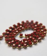 16 SS Rhinestone Chain Vintage Glass Pressed Chatons Burnt Rust Opaque 4mm embroidery materials, craft vintage findings , native beadings