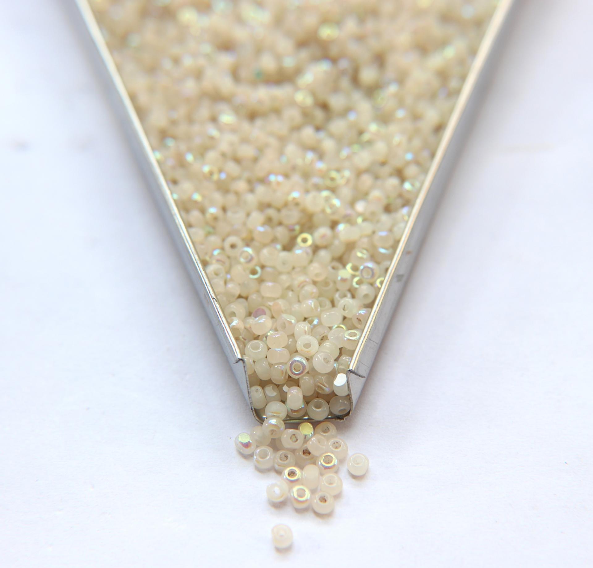 8/0 Charlotte Cut Beads Patina White Opal Aurore Boreale 10/20/50/250/500 Grams frosted glass beads, jewelry supply, native supply