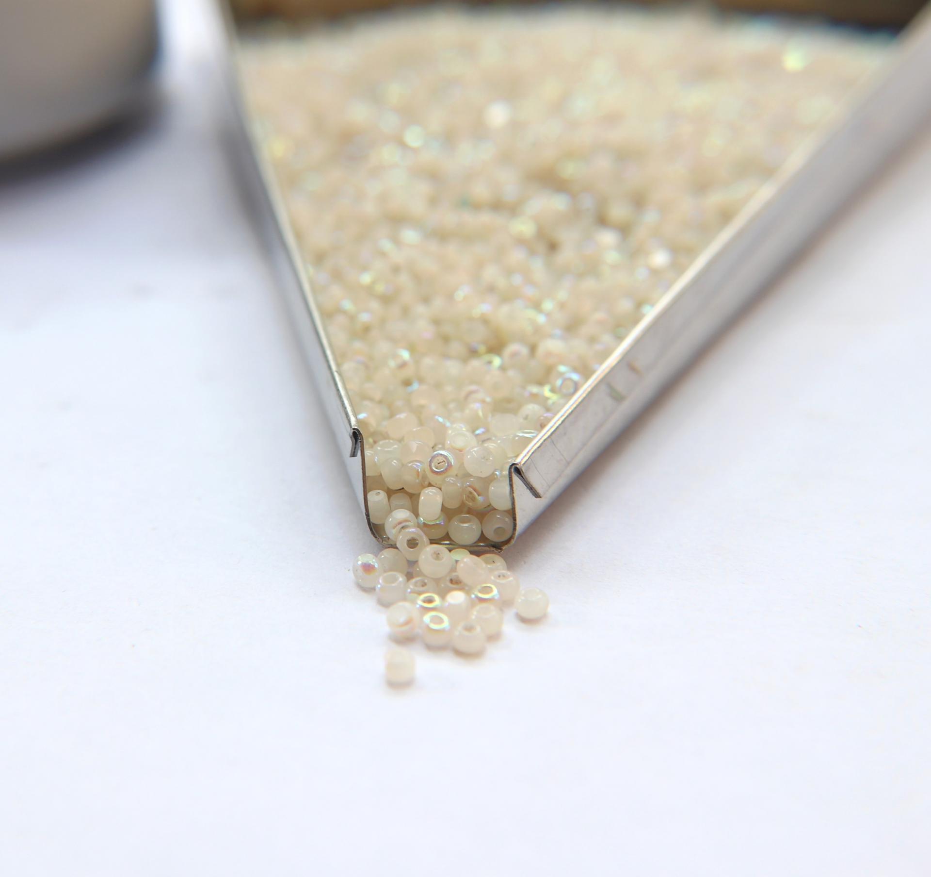 8/0 Charlotte Cut Beads Patina White Opal Aurore Boreale 10/20/50/250/500 Grams frosted glass beads, jewelry supply, native supply