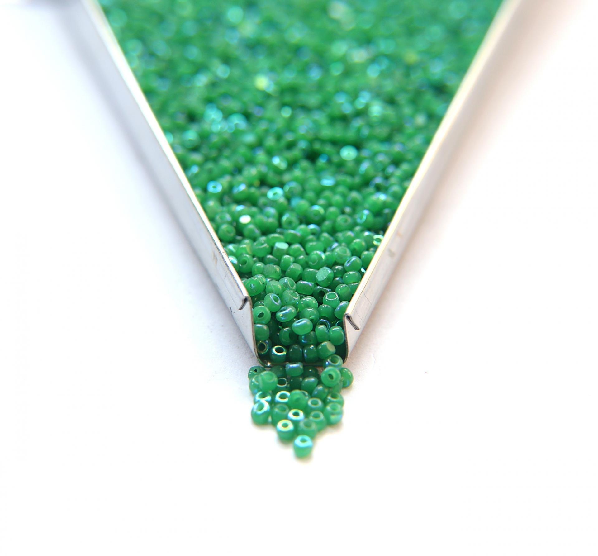 8/0 Charlotte Cut Beads Patina Opal Green Aurore Boreale 10/20/50/250/500 Grams frosted glass beads, jewelry supply, native supply