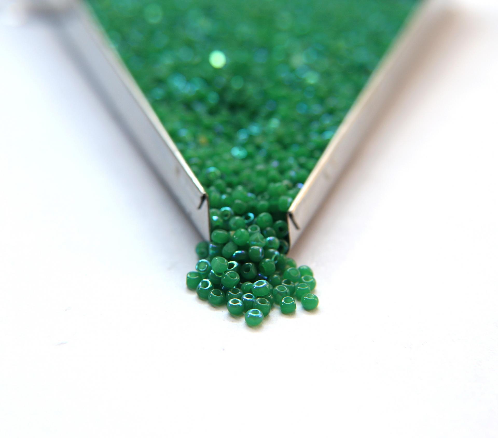 8/0 Charlotte Cut Beads Patina Opal Green Aurore Boreale 10/20/50/250/500 Grams frosted glass beads, jewelry supply, native supply