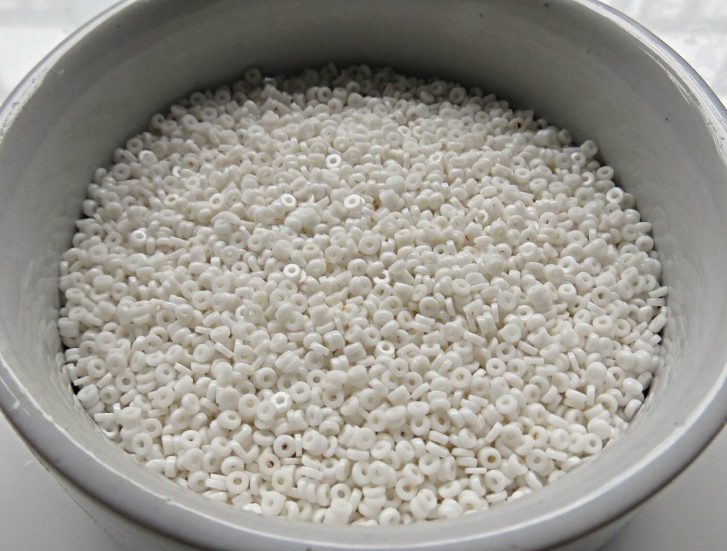 2MM Glass Sequins High Glaze Chalk White 5/10/20 Grams