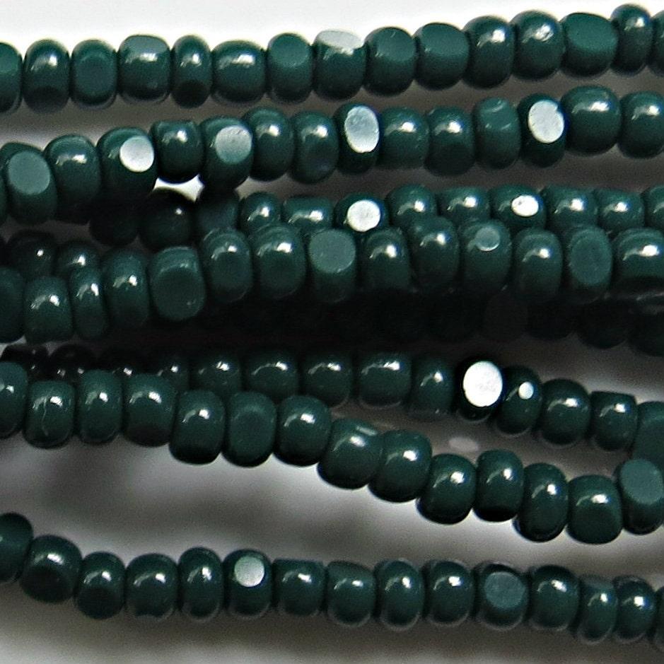13/0 Hanks Charlotte Cut Beads 53270 Emerald Opaque 1/5/25/50/100 Hanks 1.6mm glass beads, jewelry supply, findings, craft supply, rare