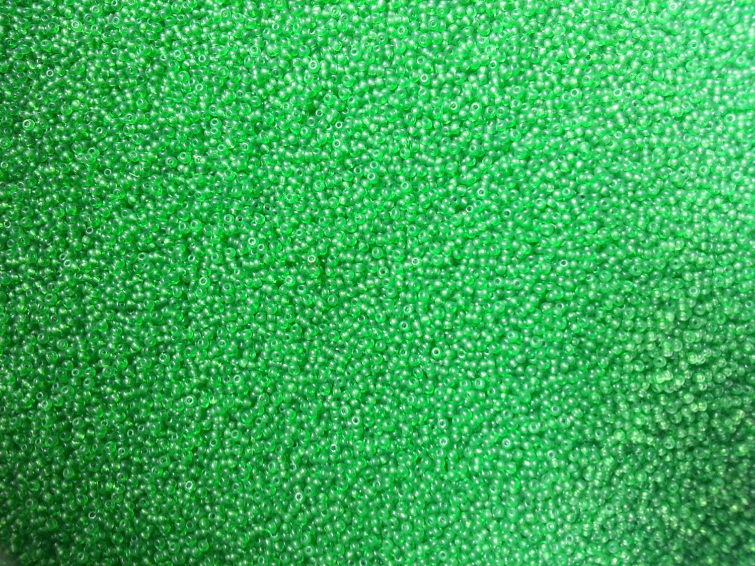 16/0 Vintage Micro Seed Beads 1.4 MM 10/20/50 Grams Emerald Transparent