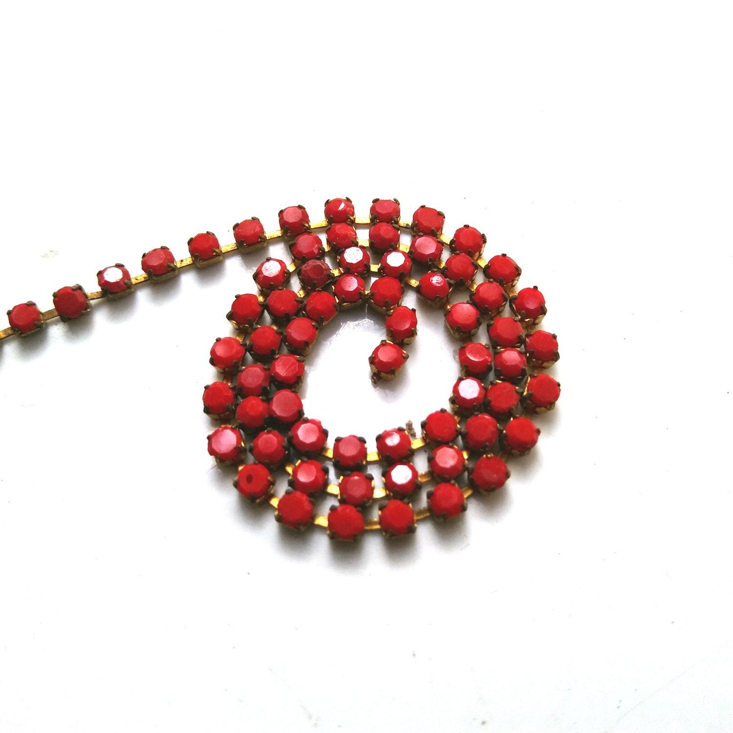 10SS Rhinestone Chain Vintage Glass Pressed Chatons Coral Red Opaque (2.8 mm) 1/2/5/15 Meters embroidery materials, craft vintage findings