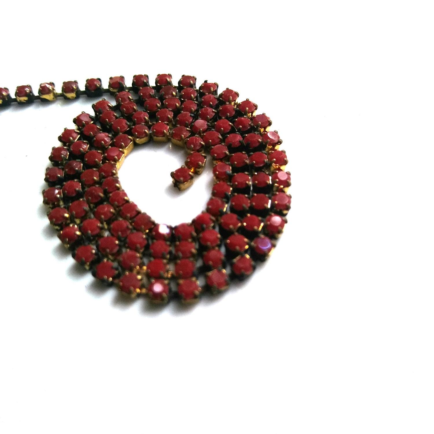 6 SS Rhinestone Chain Vintage Glass Pressed Chatons Opaque Chocolate Reddish Brown 2mm 1/2/5/15 Meters vintage findings, strass chains