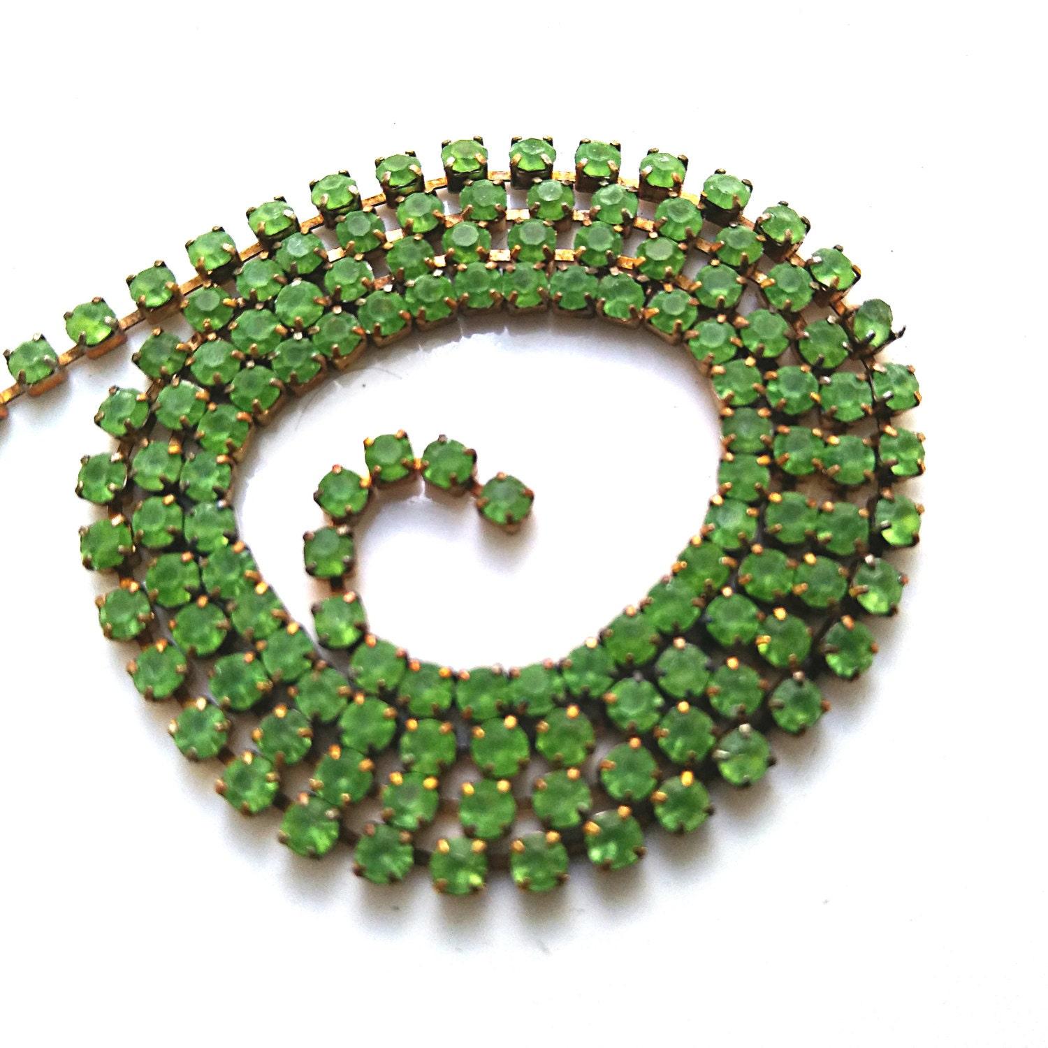 6 SS Rhinestone Chain Vintage Glass Peridot Frosted Foiled Chatons (2mm) 1/2/5/15 Meters vintage findings, strass chains, craft supplies