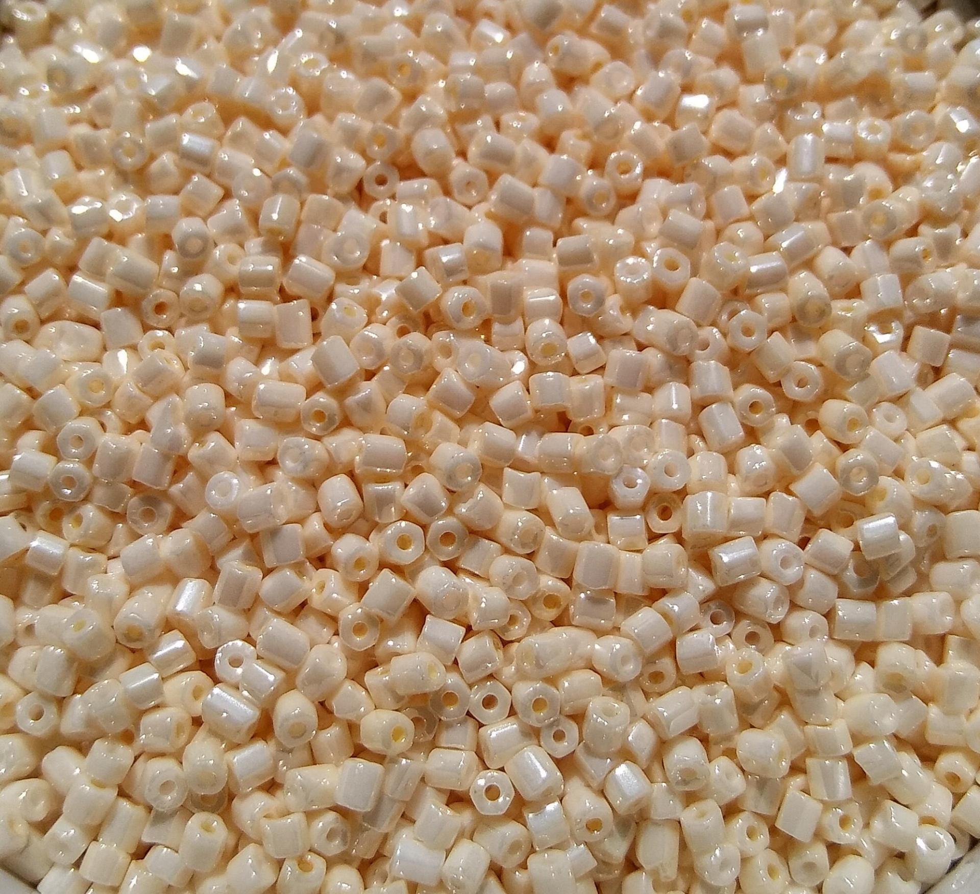 10/0 2 Cuts Cream Shell Opaque Luster Seed Beads Vintage Czech Beads 50/100/500 Grams