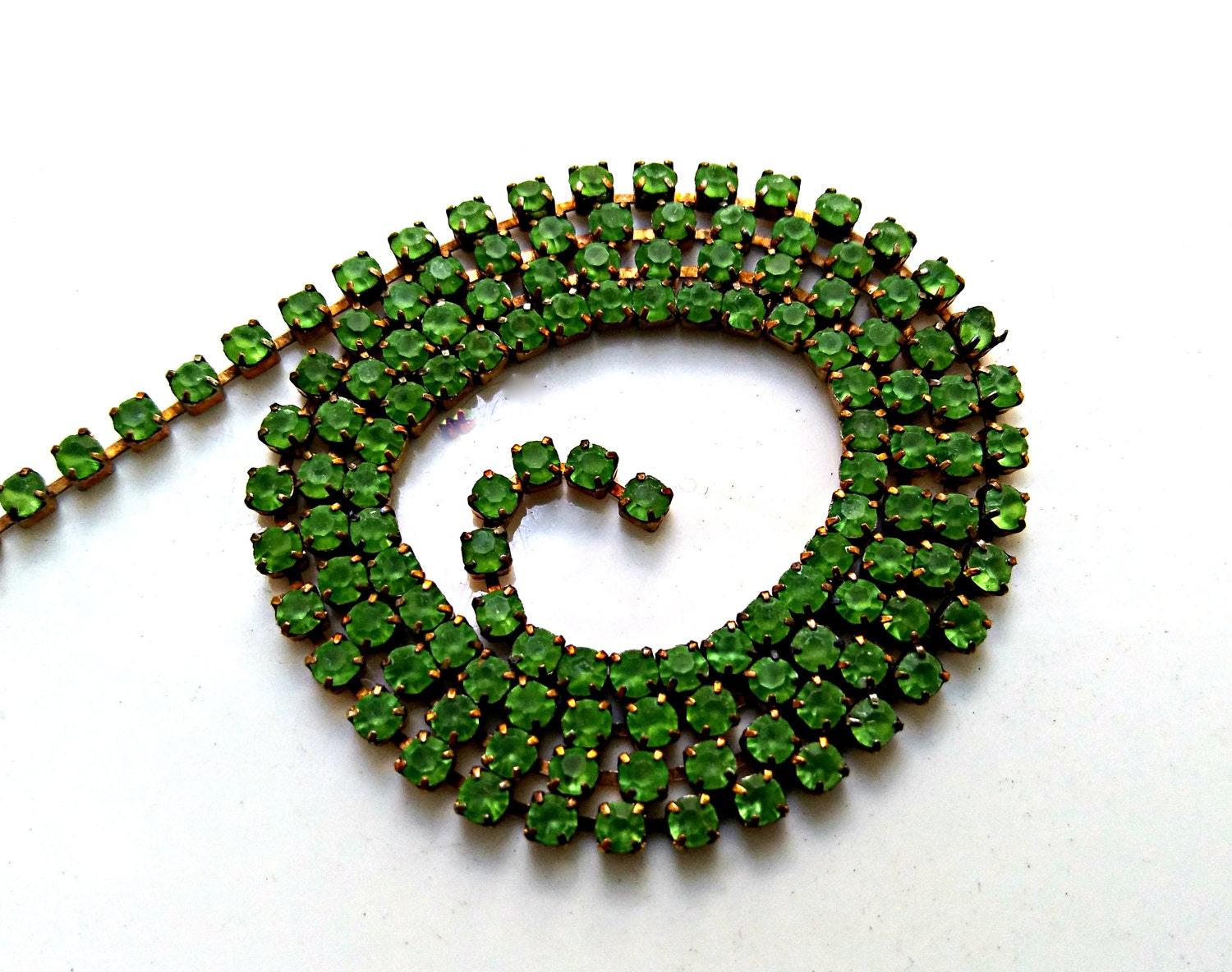 6 SS Rhinestone Chain Vintage Glass Peridot Frosted Foiled Chatons (2mm) 1/2/5/15 Meters vintage findings, strass chains, craft supplies