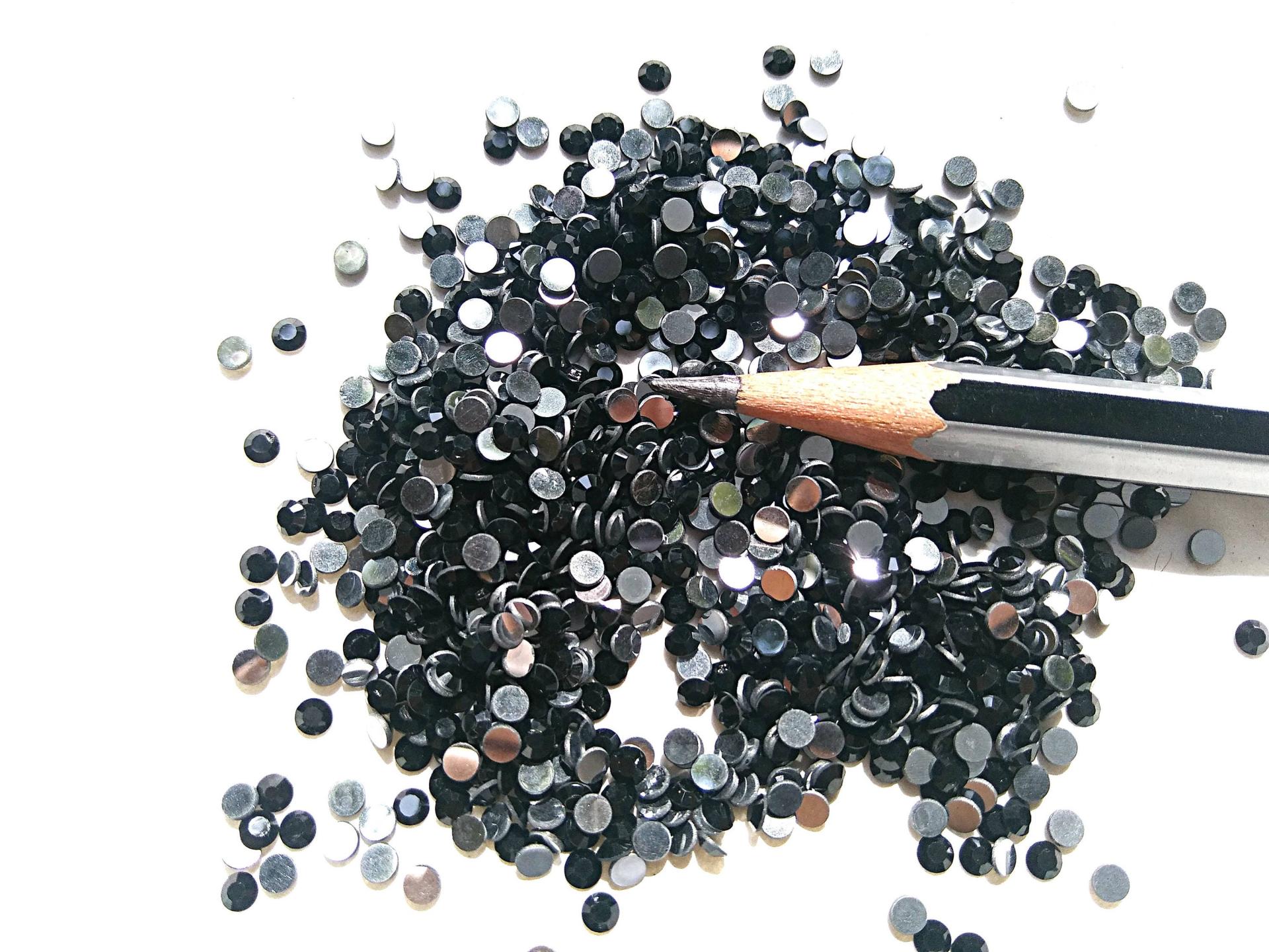10SS Swarovski Flatbacks in Jet Chaton Roses 2088 (2.9mm) Made in Austria 72/144/432/1440 Pieces Nail art decoration