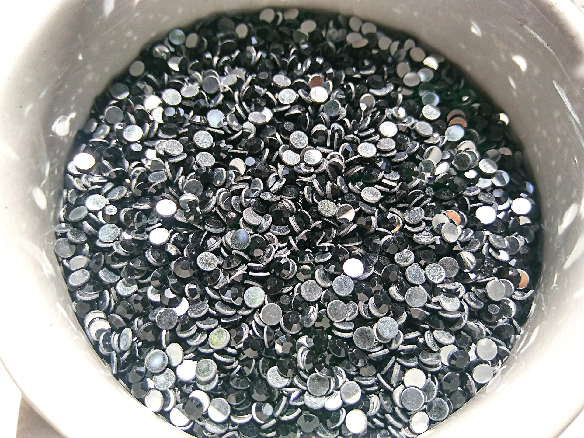 10SS Swarovski Flatbacks in Jet Chaton Roses 2088 (2.9mm) Made in Austria 72/144/432/1440 Pieces Nail art decoration