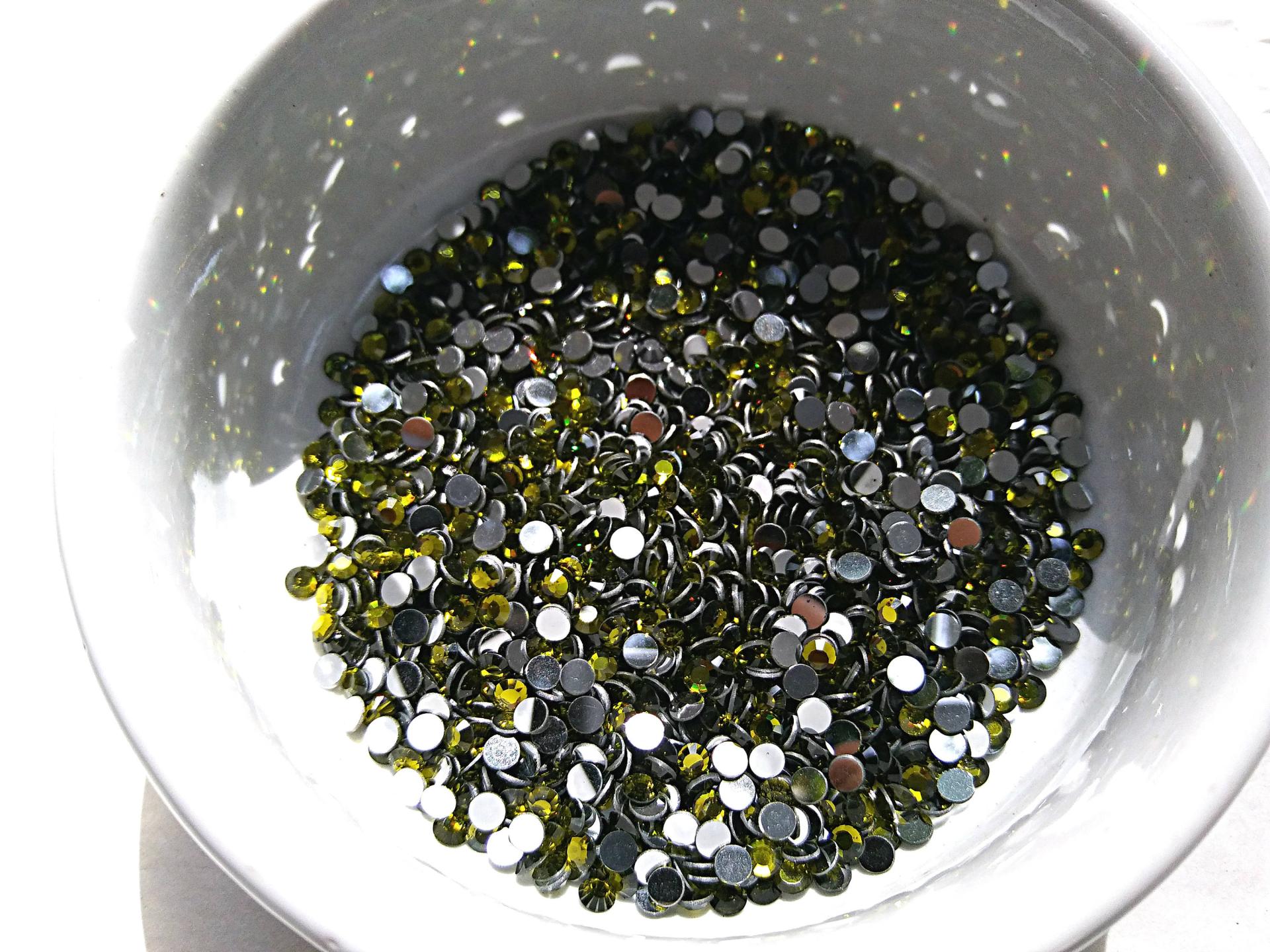 10SS Swarovski Flatbacks in Olivine Chaton Roses 2088 (2.9mm) Made in Austria 72/144/432/1440 Pieces Nail art decoration, craft supplies