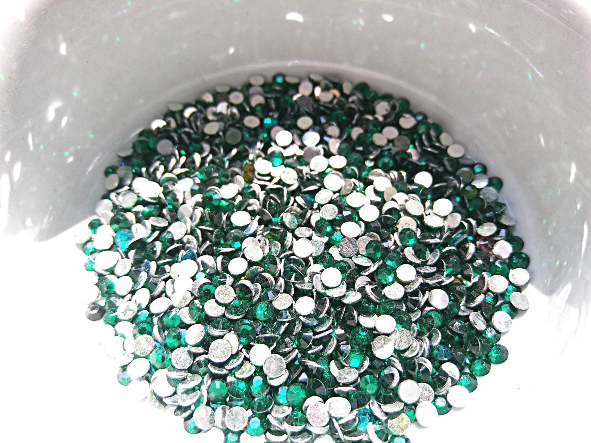 10SS Swarovski Flatbacks in Emerald Chaton Roses 2088 (2.9mm) Made in Austria 72/144/432/1440 Pieces Nail art decoration, craft supplies