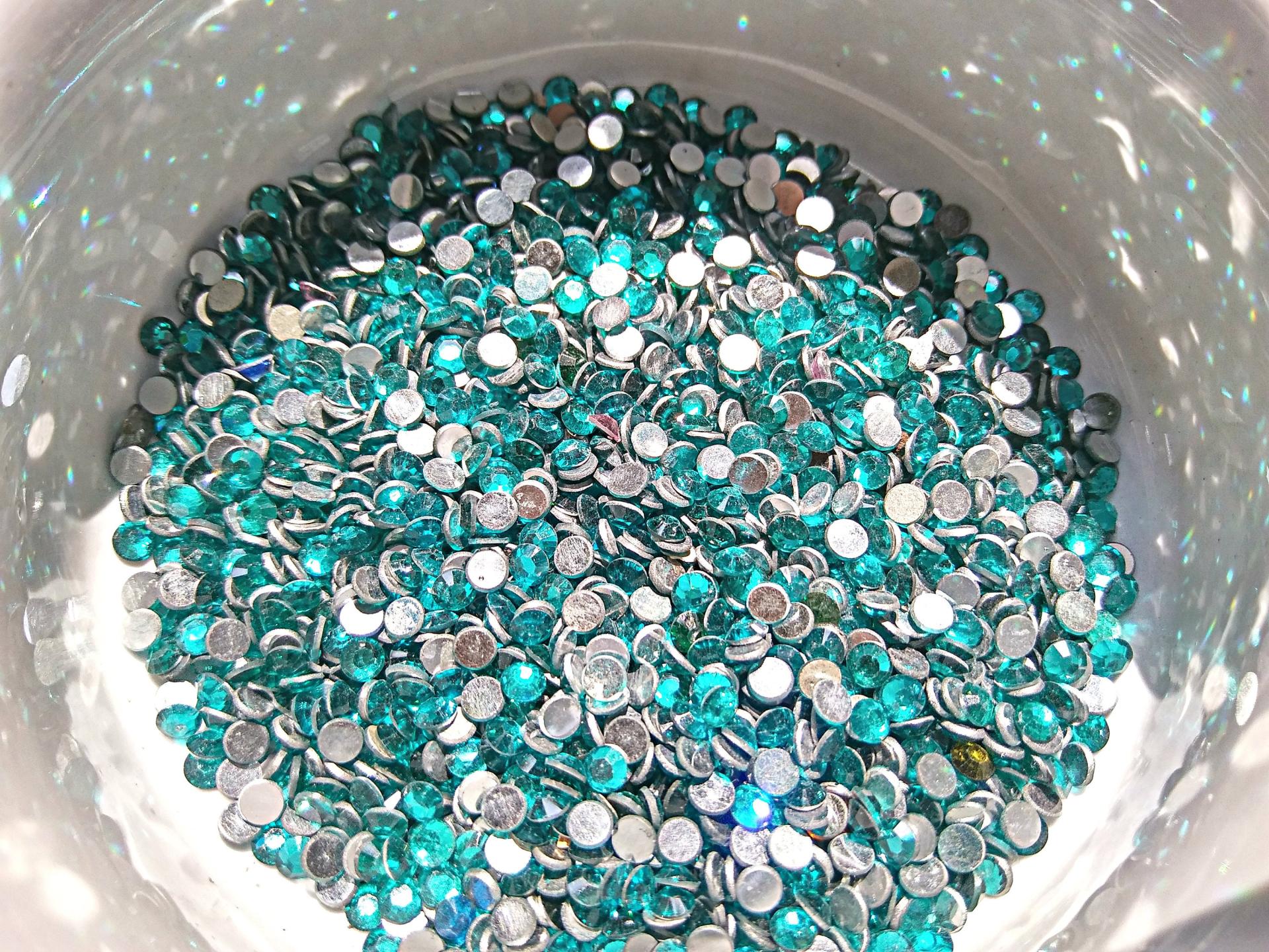 10/12SS Swarovski Flatbacks in Blue Zircon Chaton Roses 2088 (2.9mm) Made in Austria 144/720/1440 Pieces Nail art decoration