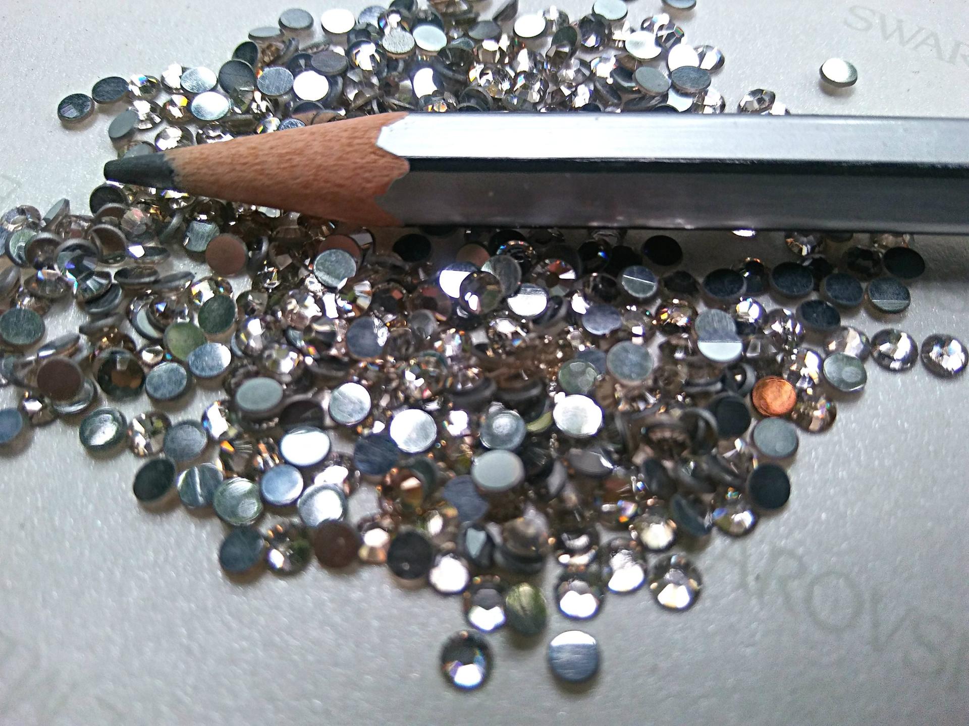 10ss/12ss Swarovski Flatbacks in Silk Chaton Roses 2088 (2.9mm) Made in Austria 72/144/720/1440 Pieces Nail art decoration