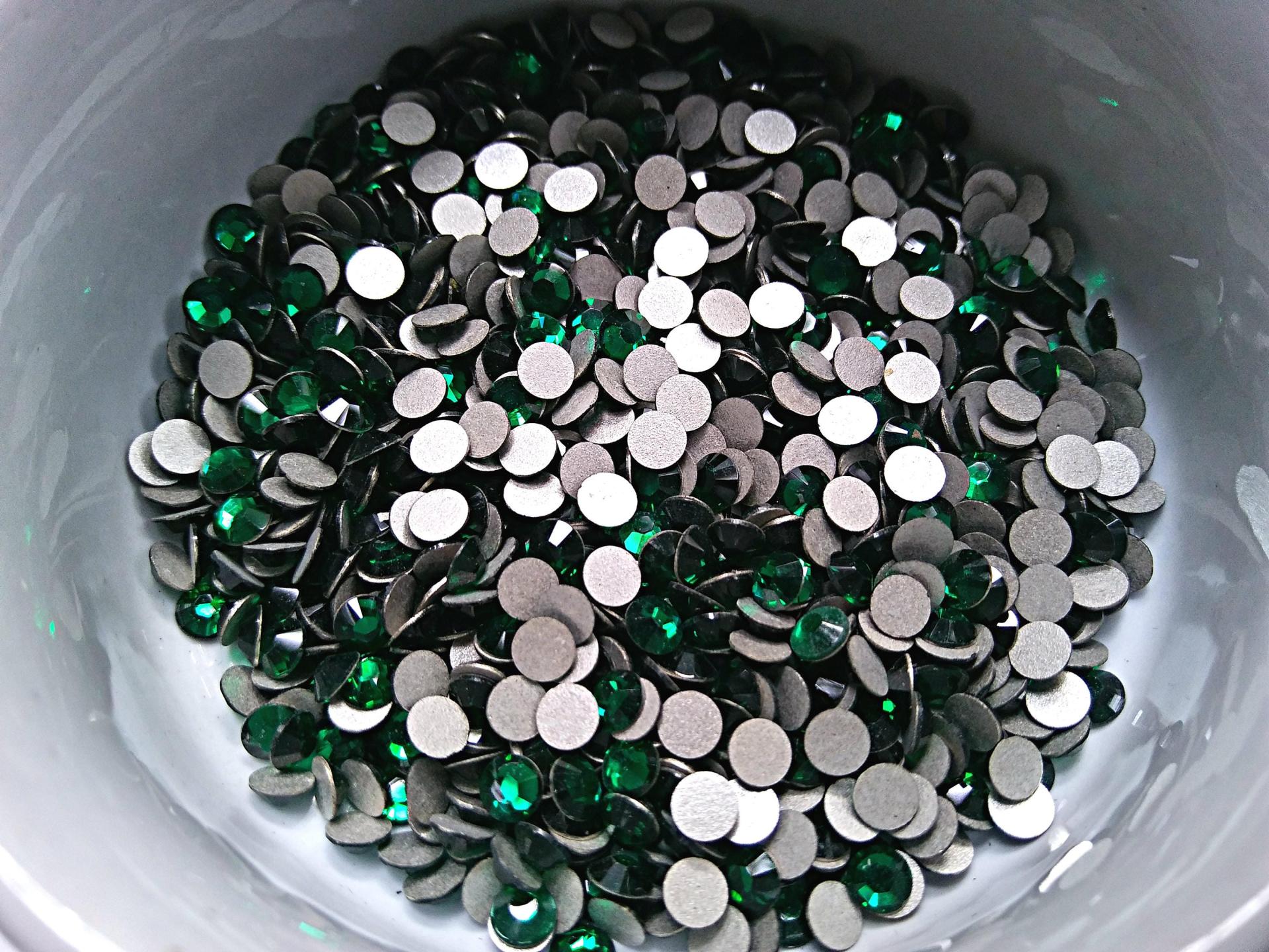 16SS Swarovski Flatbacks in Emerald Chaton Roses 2088 (4mm) Made in Austria 72/288/720 Pieces Nail art decoration