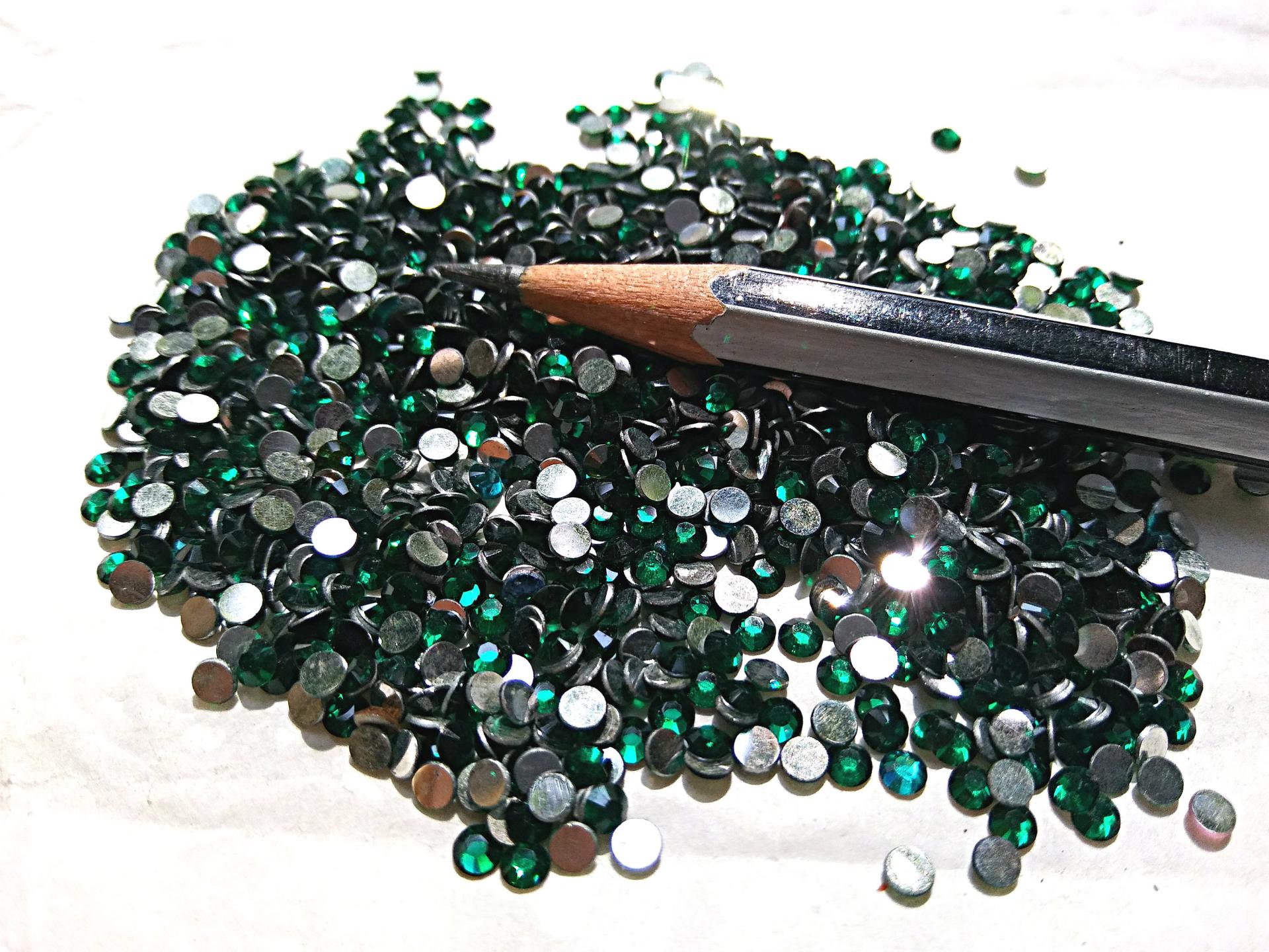 10SS Swarovski Flatbacks in Emerald Chaton Roses 2088 (2.9mm) Made in Austria 72/144/432/1440 Pieces Nail art decoration, craft supplies