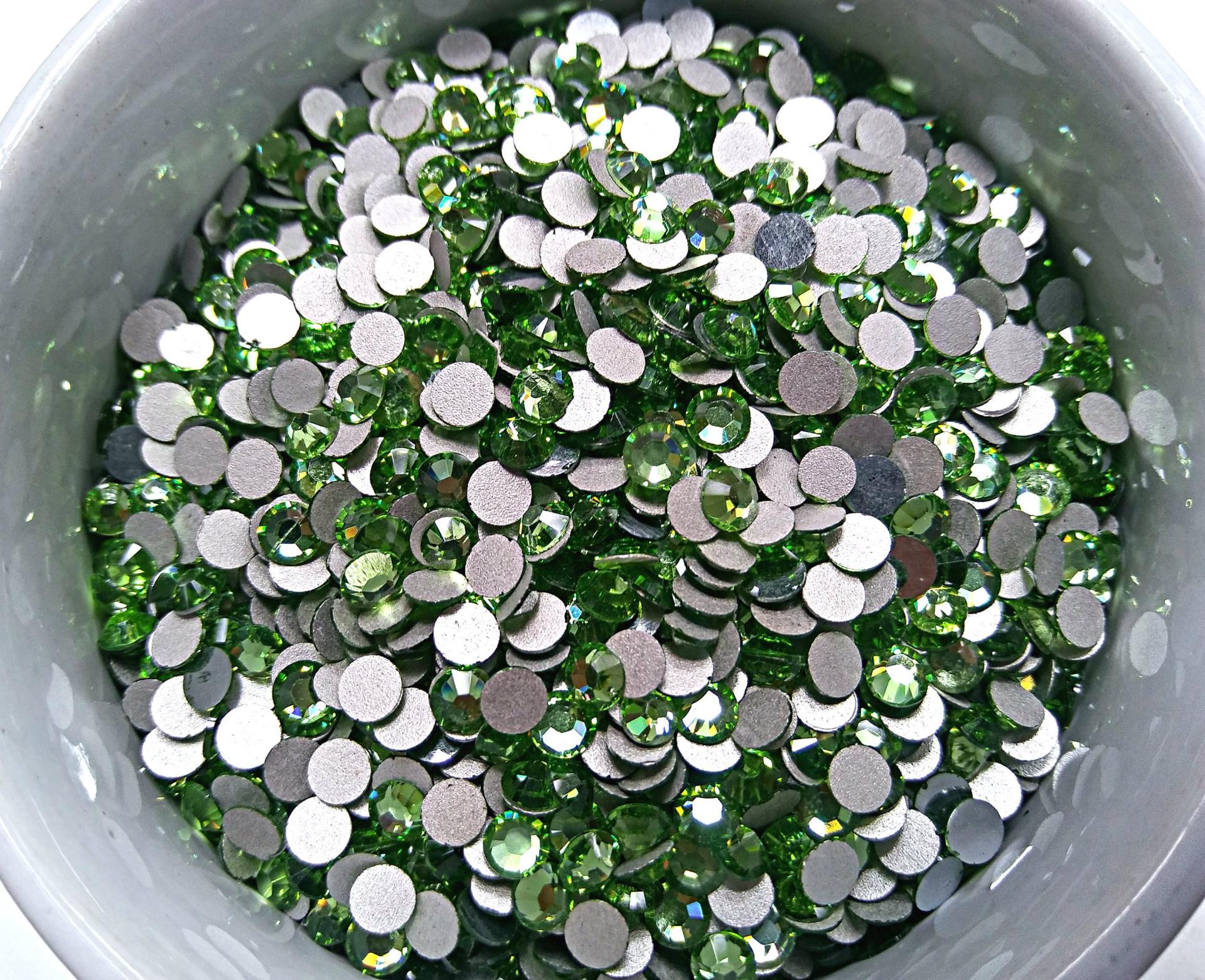 16SS Swarovski Flatbacks in Peridot Chaton Roses 2088 (4mm) Made in Austria 72/288/720 Pieces Nail art decoration