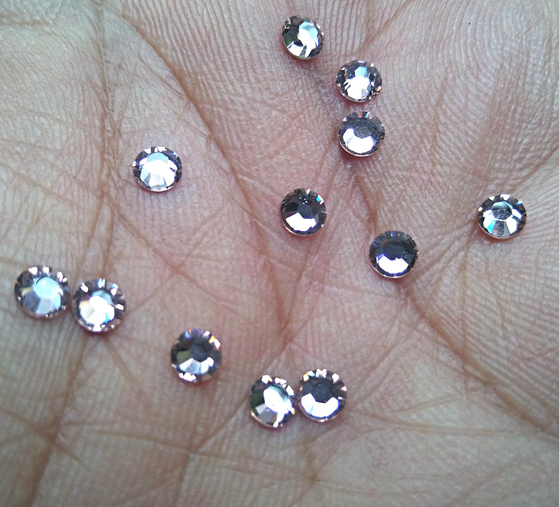 16SS Swarovski No-Hotfix Flatbacks in Vintage Rose Chaton Roses 2088 (4mm) Made in Austria 72/288/720 Pieces Nail art decoration