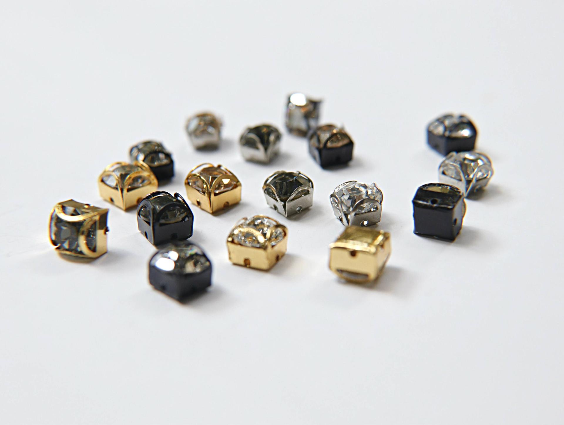 Swarovski 39ss Vintage Clips Sewon (31 Crystal Colors) 4 Hole Sliders 6/12/24/100 Pieces, Silver/Gold/Black Fittings PREMIUM Materials