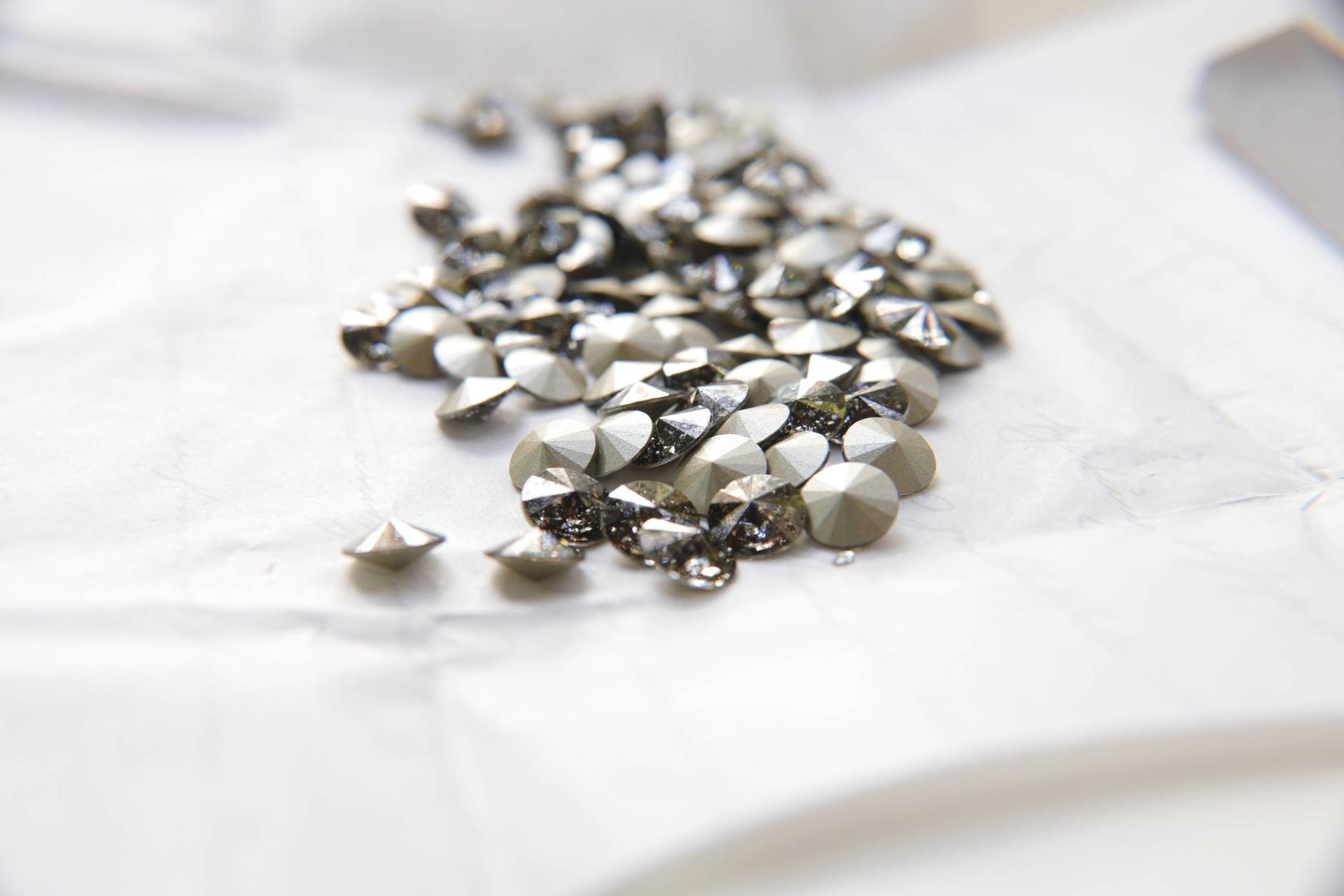 8 mm Swarovski 1122 Rivoli Crystal Foiled in 13 Colours 6/12/72/144 Pieces (39 ss) jewelry findings, PREMIUM MATERIALS