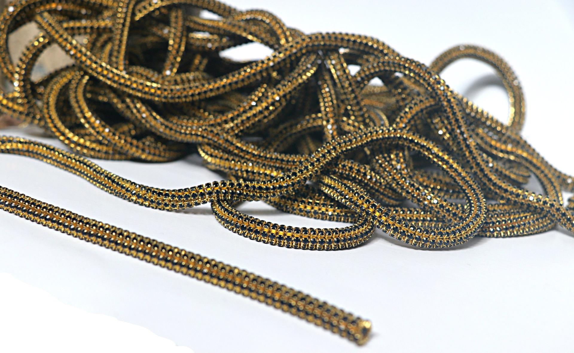Vintage Round Black Rhinestone lace in brass 6mm thick for embellishments/Jewellery/couture inside (Hole 3mm)