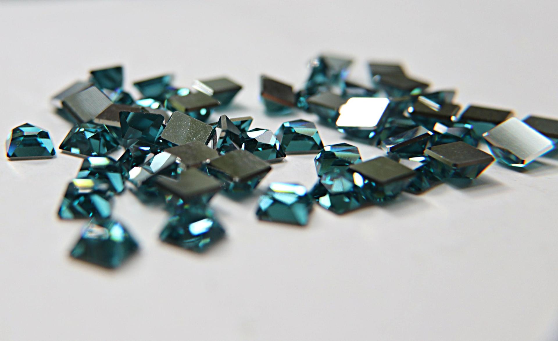 SWAROVSKI 8MM #4854 Space Cut Fancy Stone in Indicolite Comet Argent Light 6/24/72/144 Pieces Nail art decoration, craft supplies