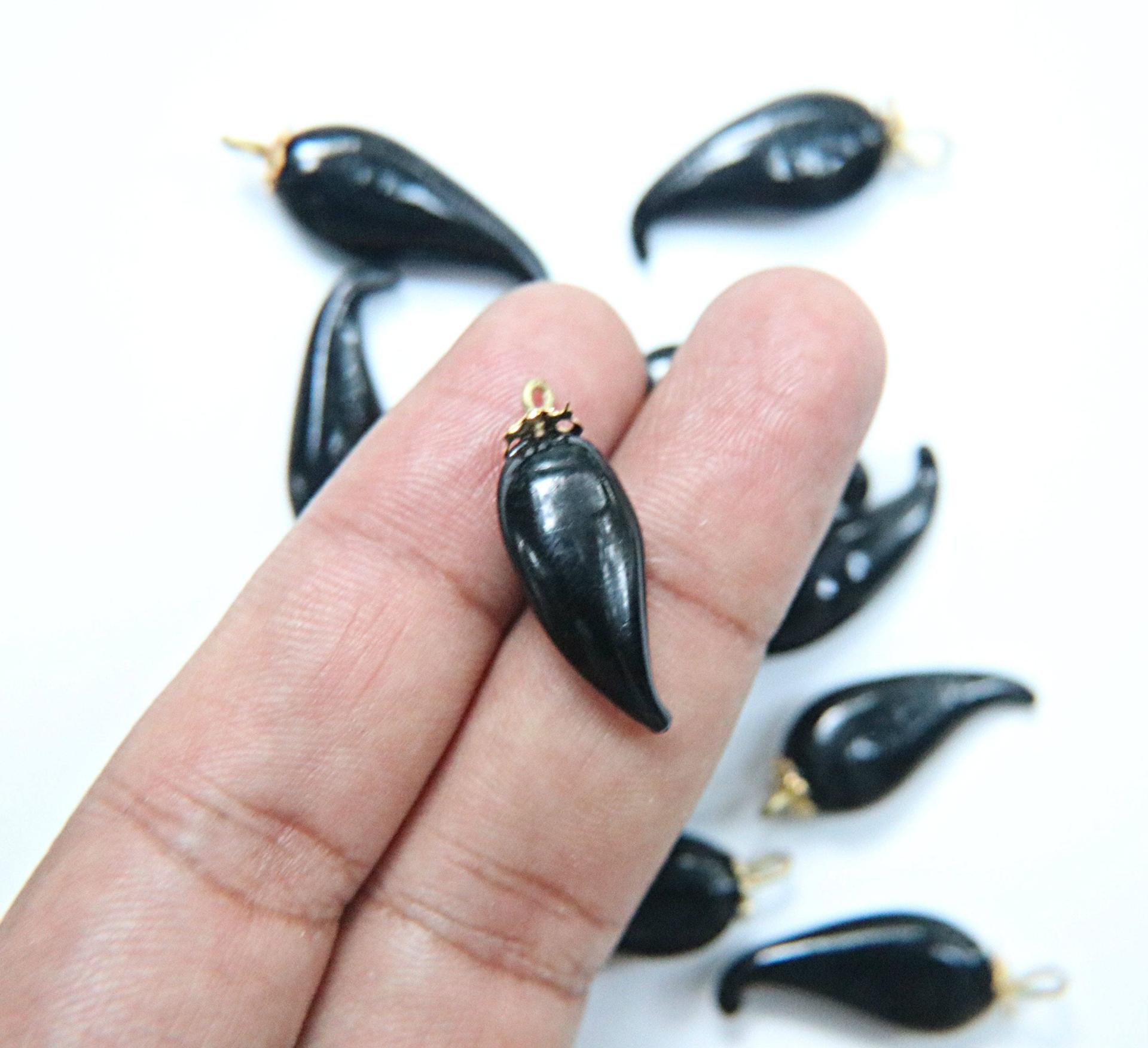 Vintage styled Chili Handmade Dangle in glass 25 mm long in Jet Black (6 pieces)