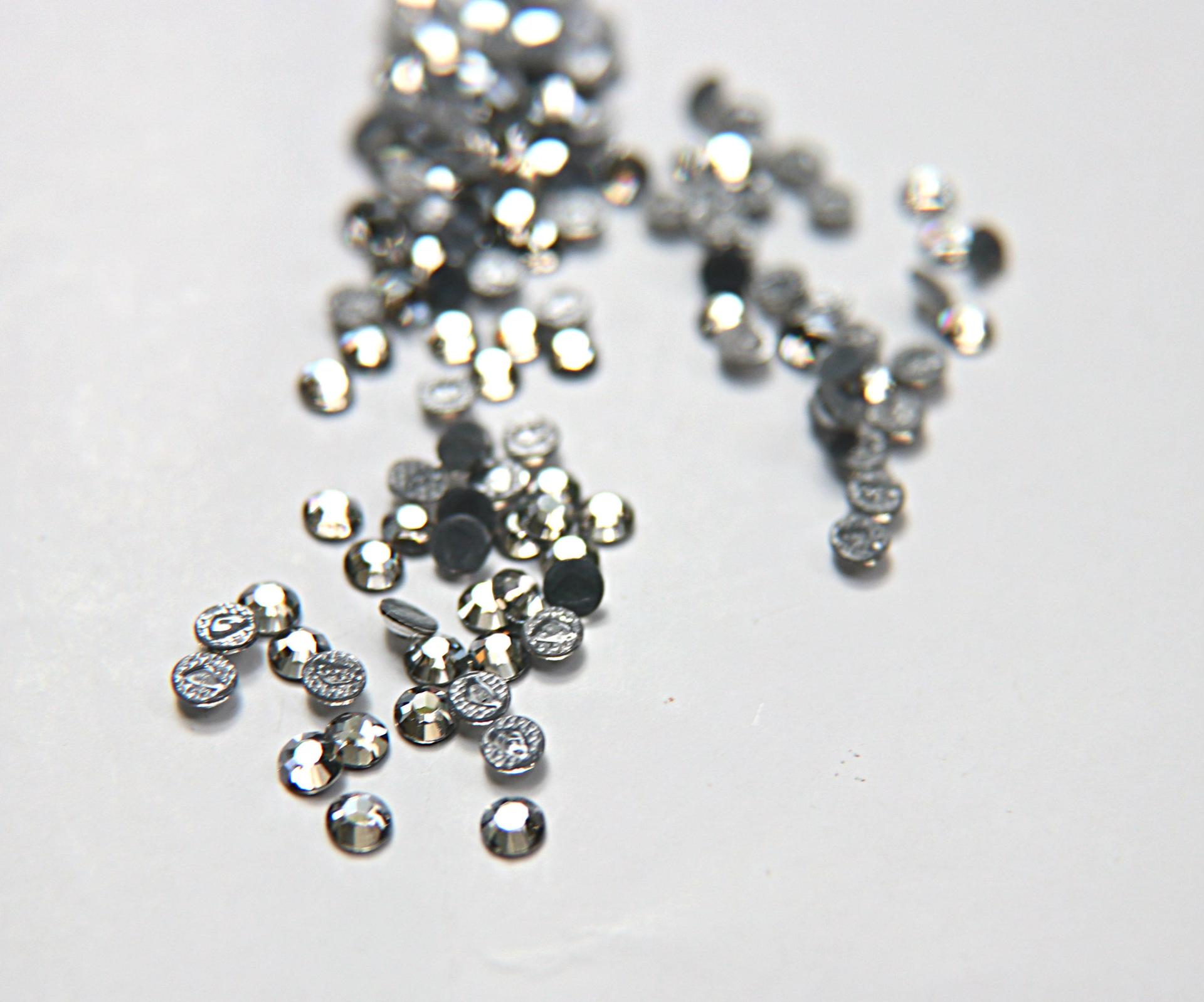 16SS Swarovski Flatbacks Hotfix in Crystal Silver Shade Roses (4mm) Made in Austria 36/72/288/720 Pieces