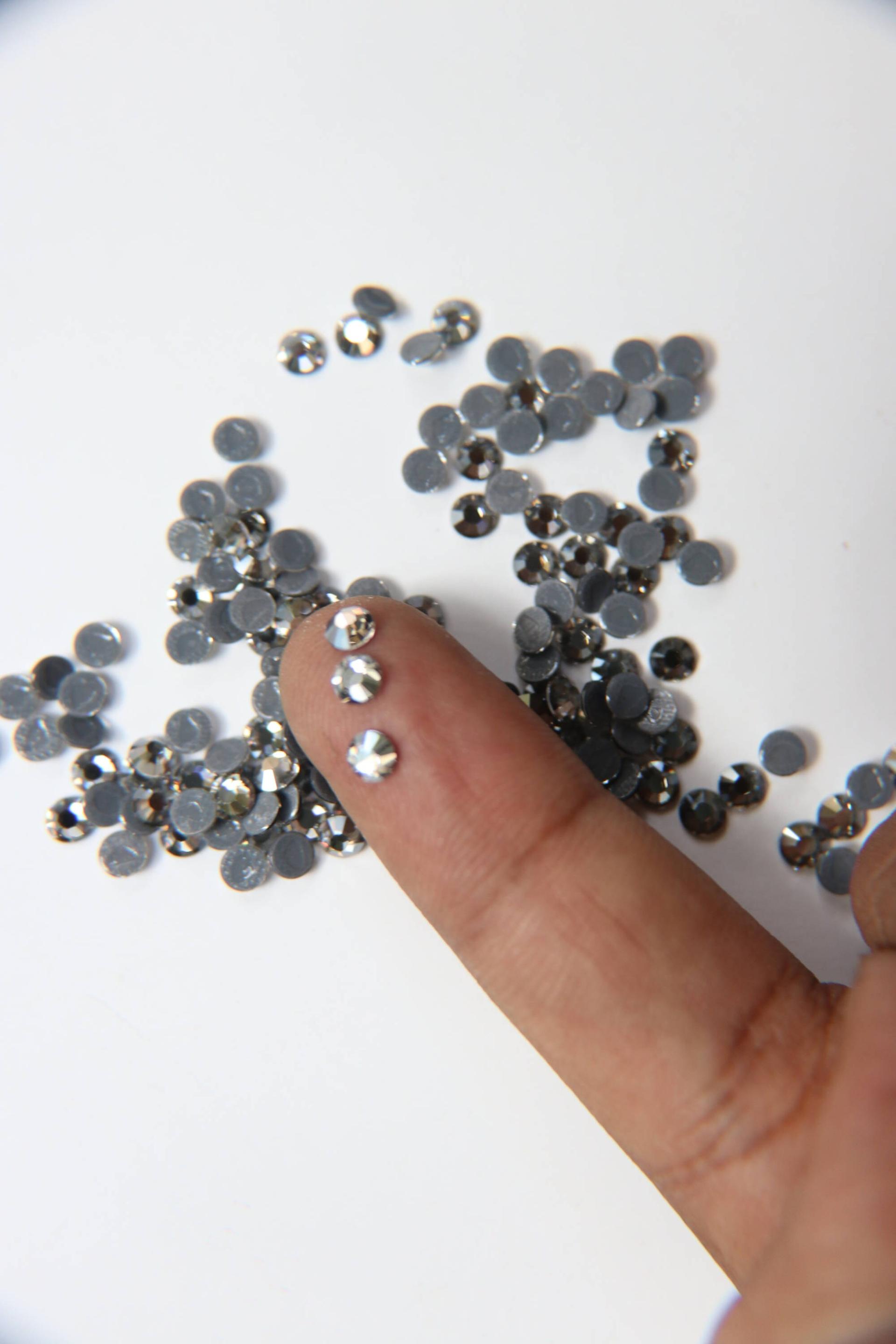 16SS Swarovski Flatbacks Hotfix in Crystal Silver Shade Roses (4mm) Made in Austria 36/72/288/720 Pieces