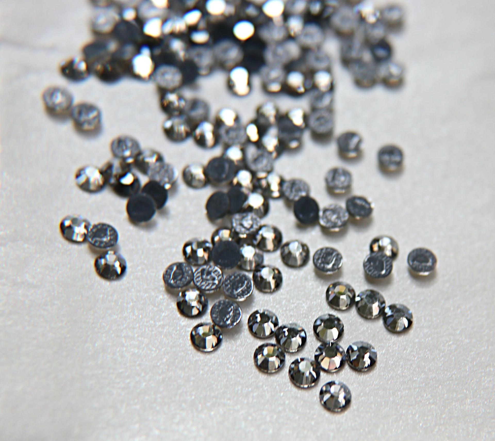 16SS Swarovski Flatbacks Hotfix in Crystal Silver Shade Roses (4mm) Made in Austria 36/72/288/720 Pieces