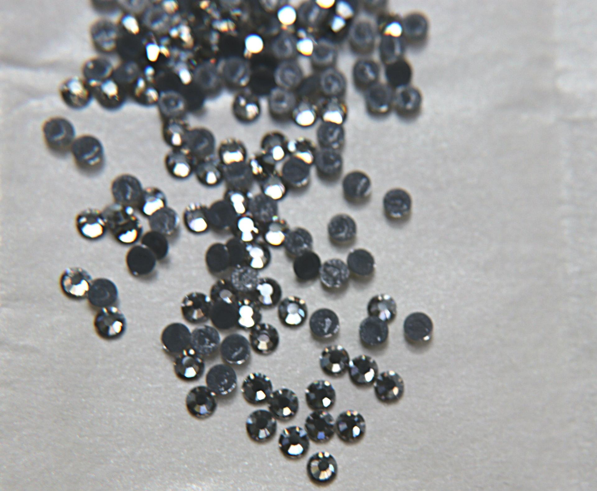 16SS Swarovski Flatbacks Hotfix in Crystal Silver Shade Roses (4mm) Made in Austria 36/72/288/720 Pieces