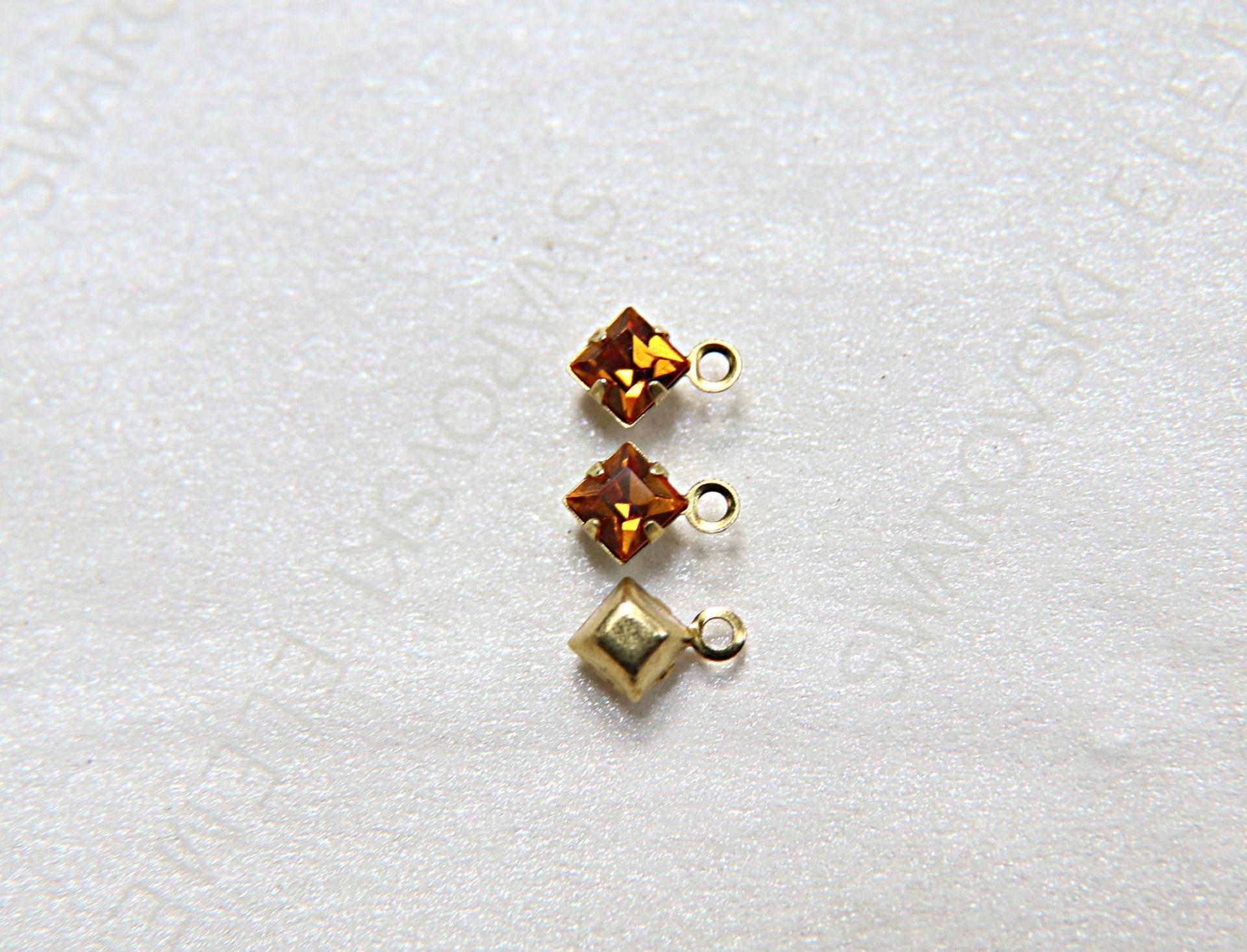Swarovski 4mm fancy stone square setting drop one loop in Topaz (203) 6/12/36/144/720 Pieces jewelry supplies in Brass/Vintage Black