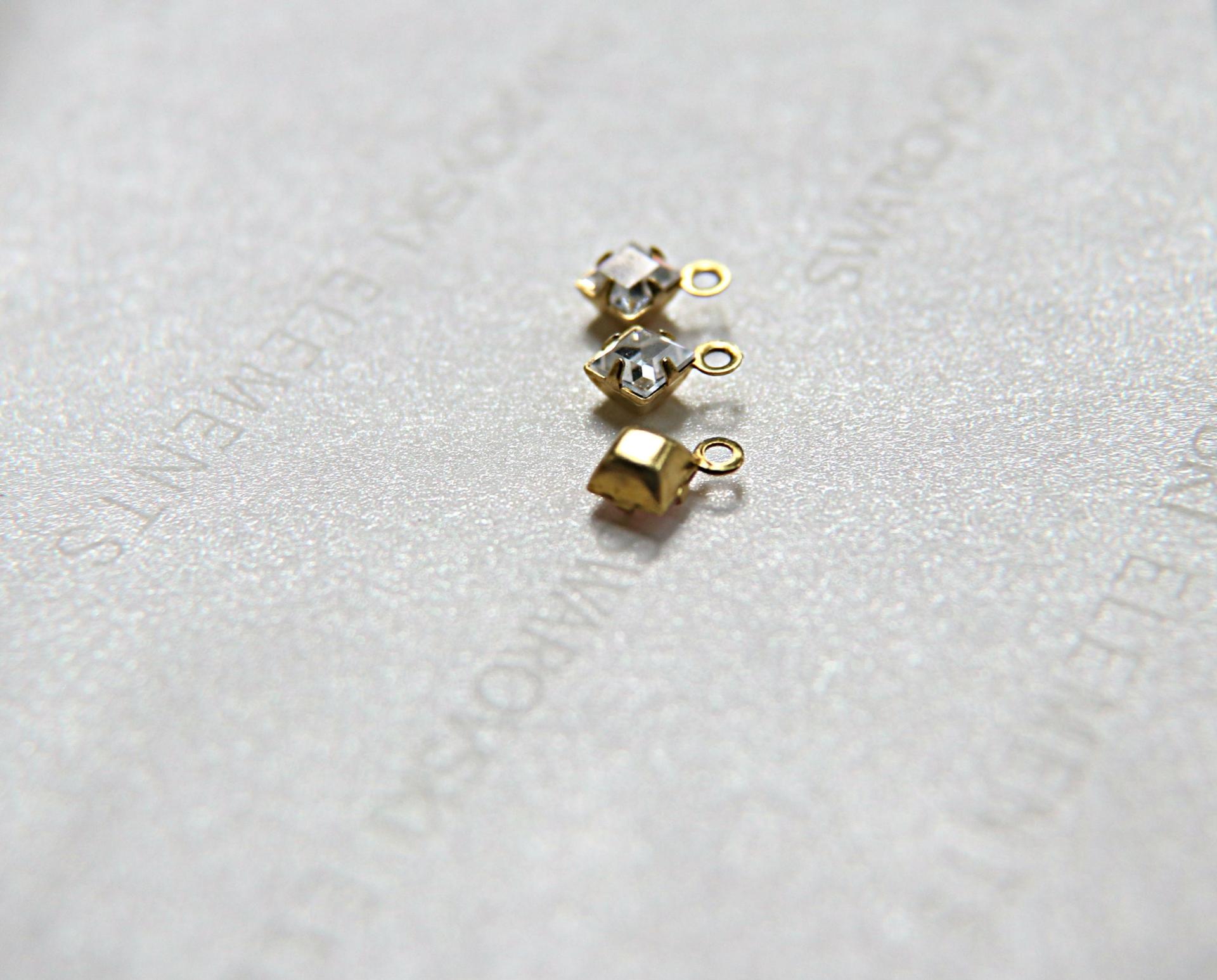 Preciosa 4mm fancy stone square setting drop one loop in Crystal 6/12/36/144/720 Pieces jewelry supplies in Brass/Vintage Black