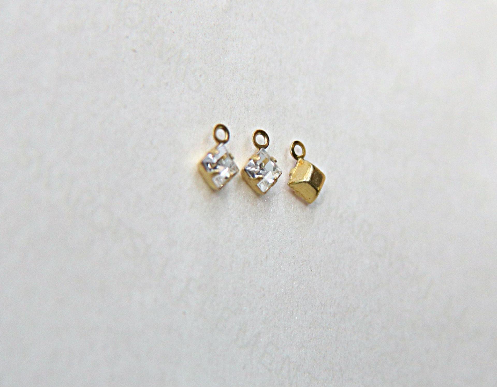 Preciosa 4mm fancy stone square setting drop one loop in Crystal 6/12/36/144/720 Pieces jewelry supplies in Brass/Vintage Black