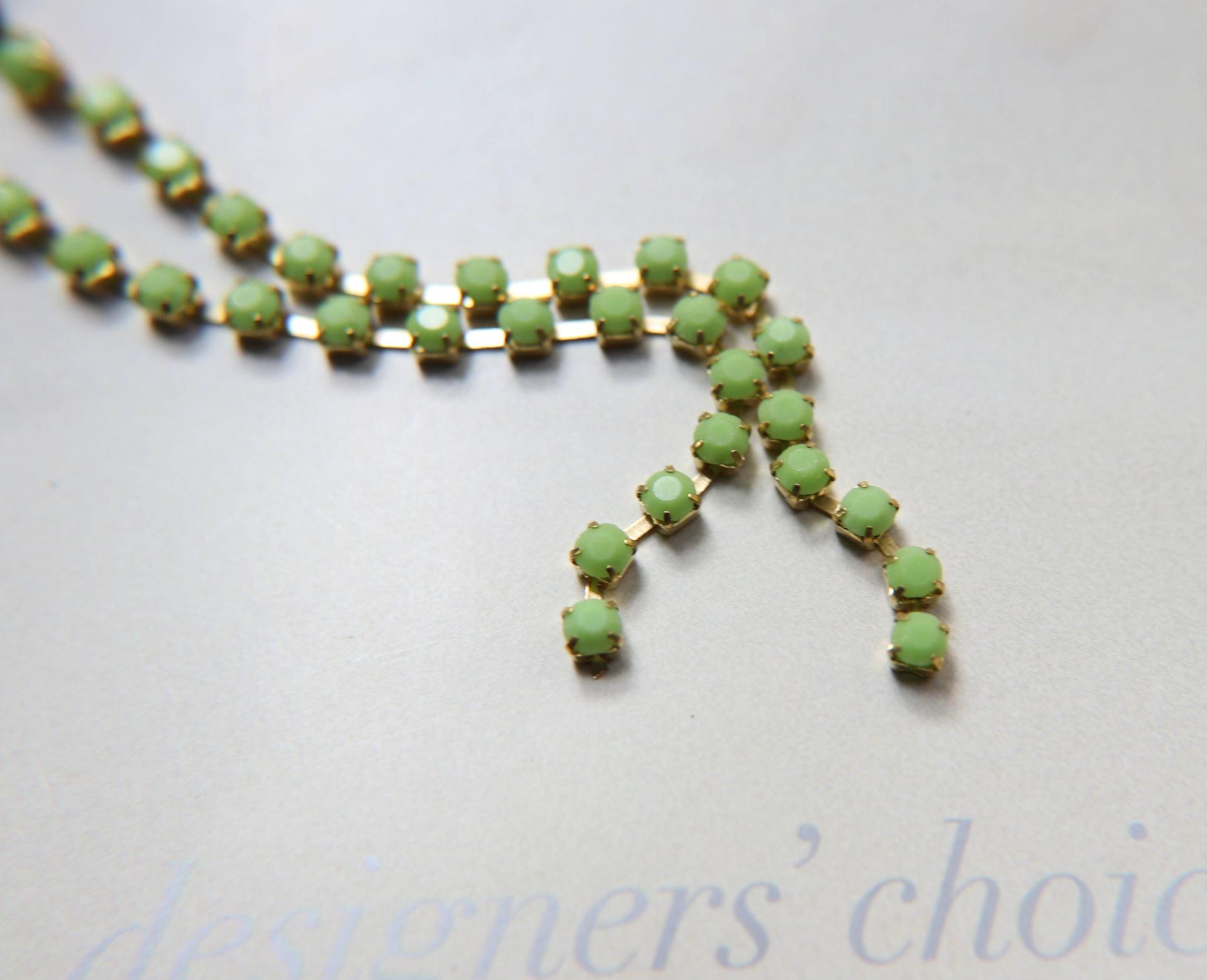 16 SS Rhinestone Chain Vintage Glass Pressed Chatons Peridot Opaque (4mm) 1/2/5/15 Meters vintage findings, strass chains, craft supplies