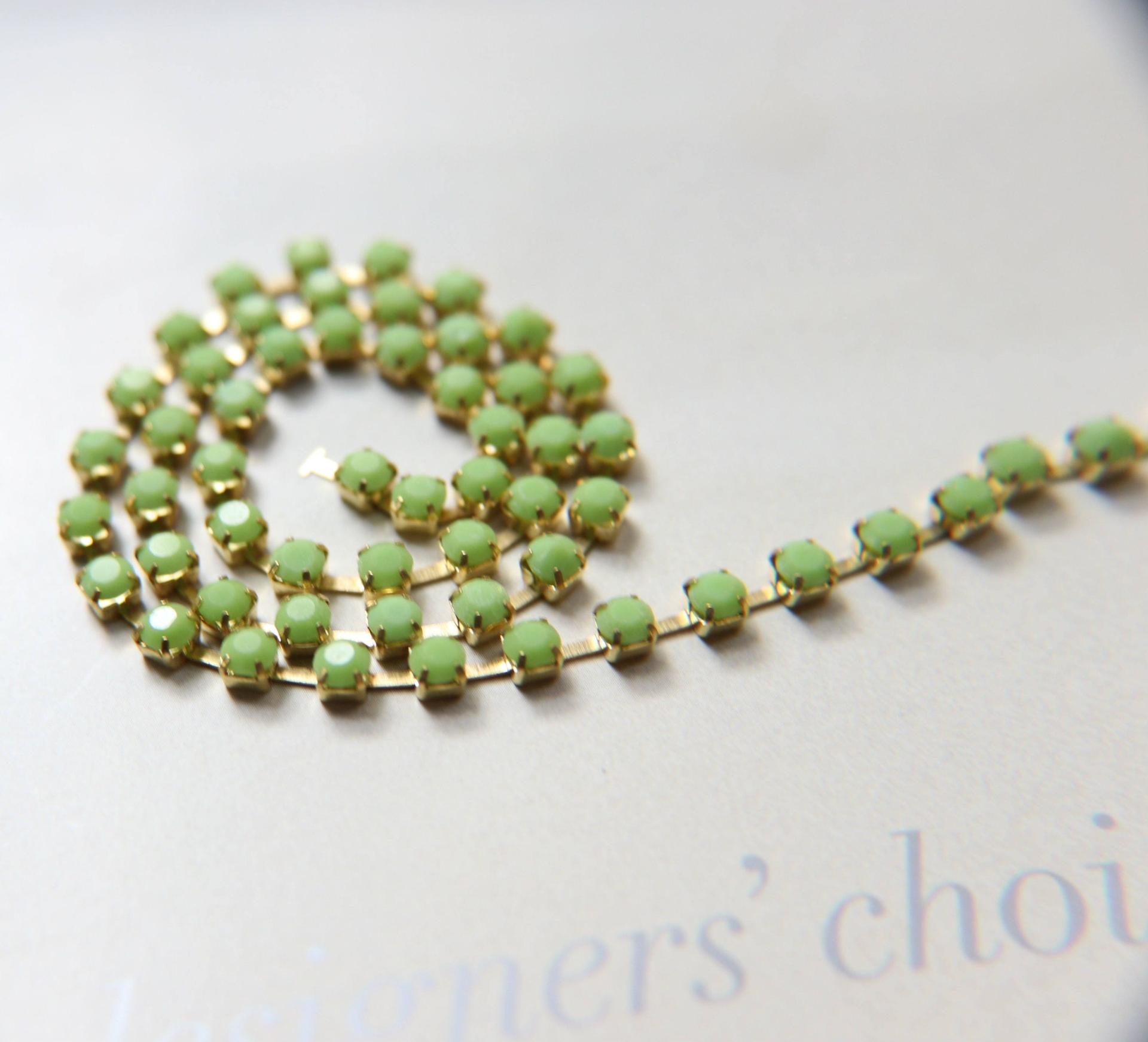 16 SS Rhinestone Chain Vintage Glass Pressed Chatons Peridot Opaque (4mm) 1/2/5/15 Meters vintage findings, strass chains, craft supplies