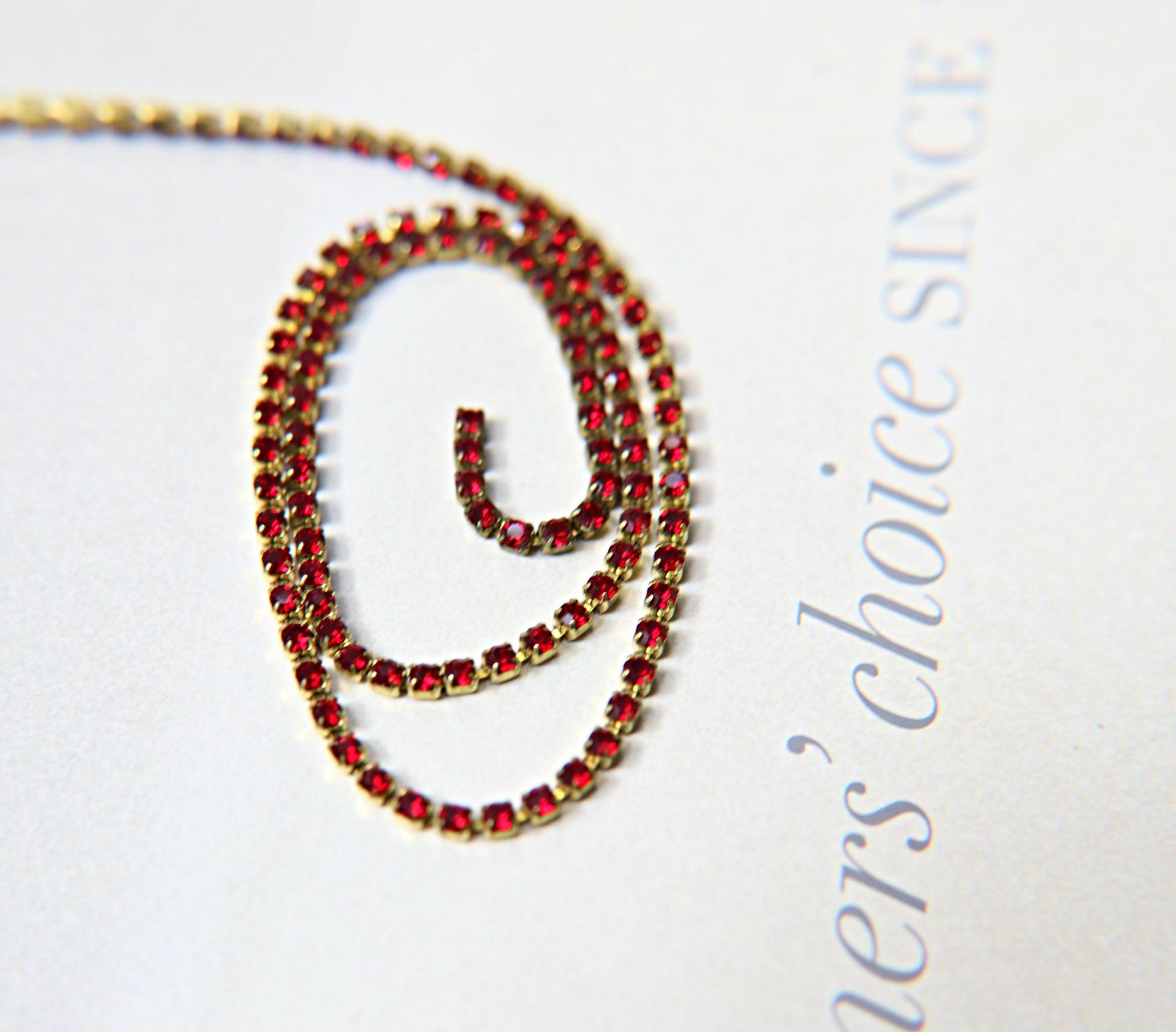 14pp Swarovski Vintage Chain in Siam (2mm) 0.5/1/2/5/15 Meters Brass Settings vintage premium findings, strass chains, jewelry making
