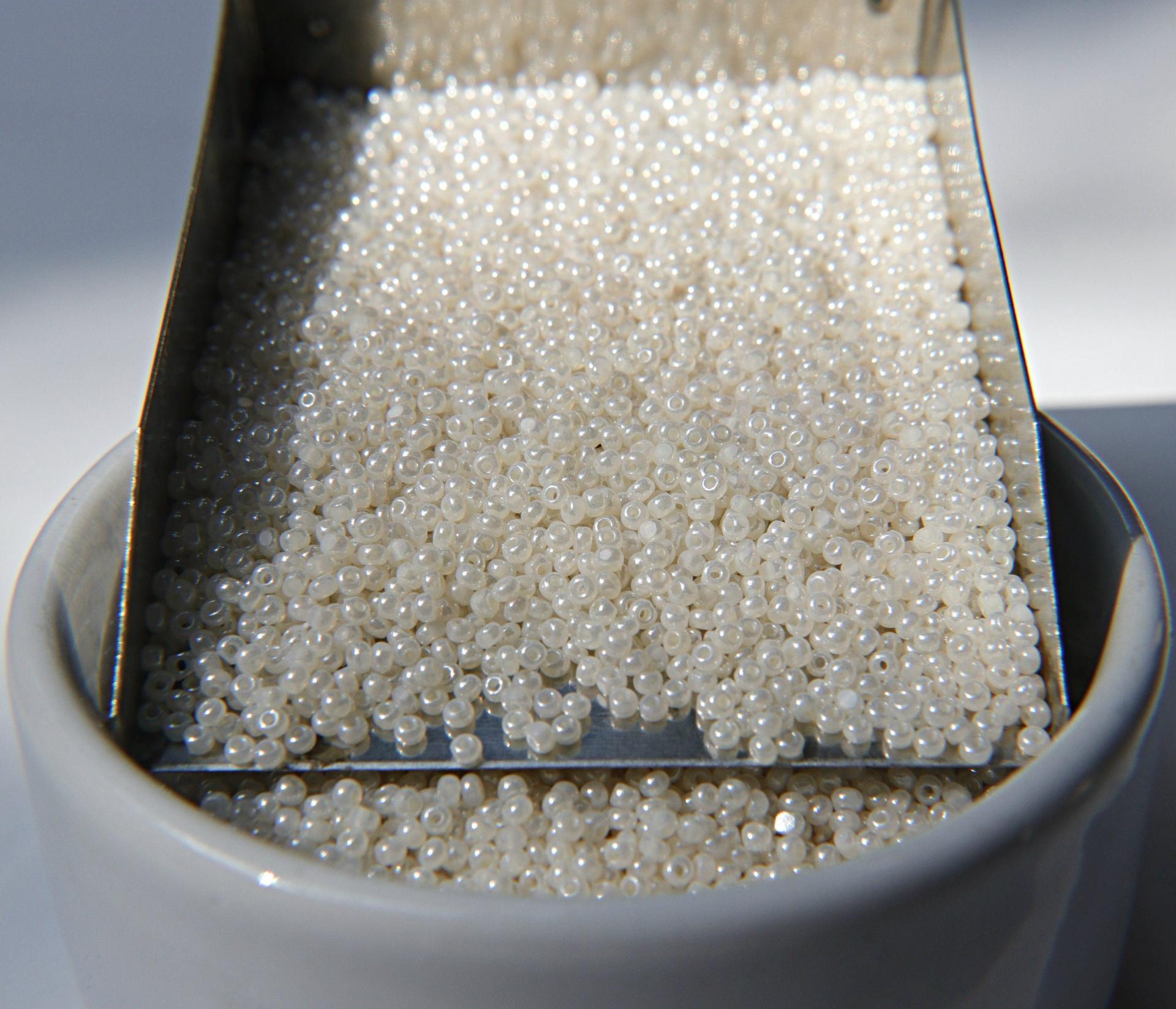 11/0 Charlotte true Cut Beads Ceylon Pearl White 10/20/50/250/500 Grams rare vintage beads, ivory beads, wedding embellishment, embroidery