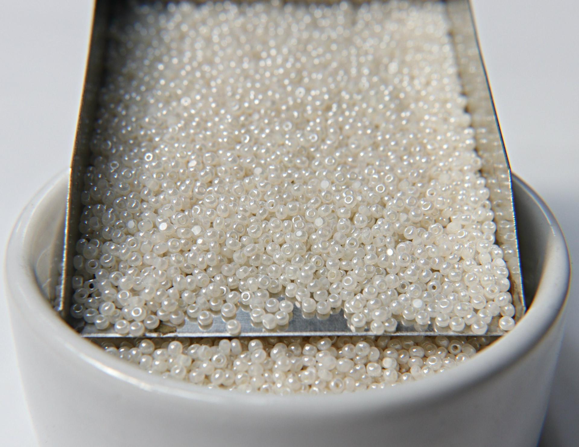 11/0 Charlotte true Cut Beads Ceylon Pearl White 10/20/50/250/500 Grams rare vintage beads, ivory beads, wedding embellishment, embroidery
