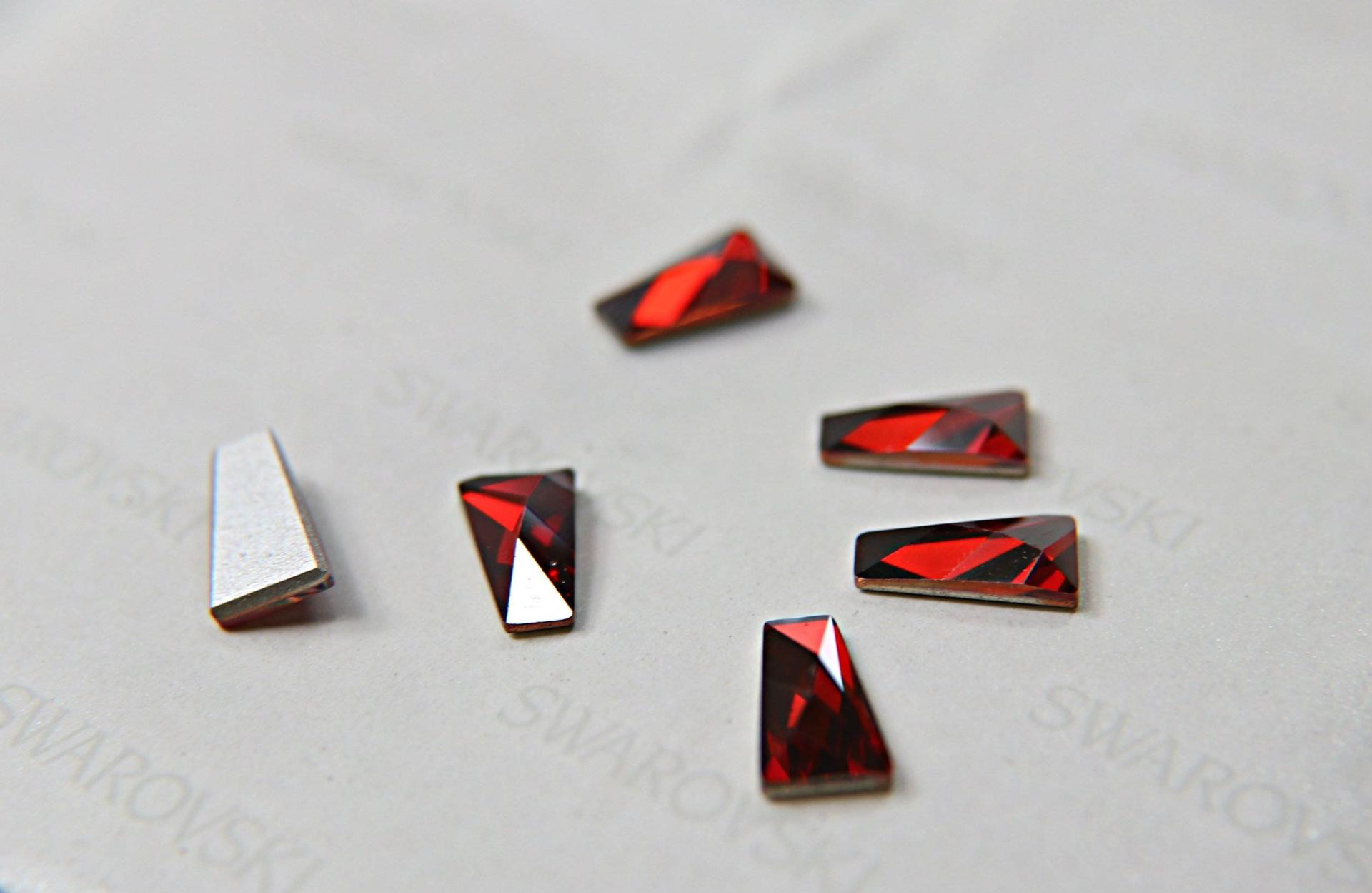 Swarovski 2770 12mm Wing Flatback non hotfix Black Diamond/Crystal Red Magma 6/24 Pieces