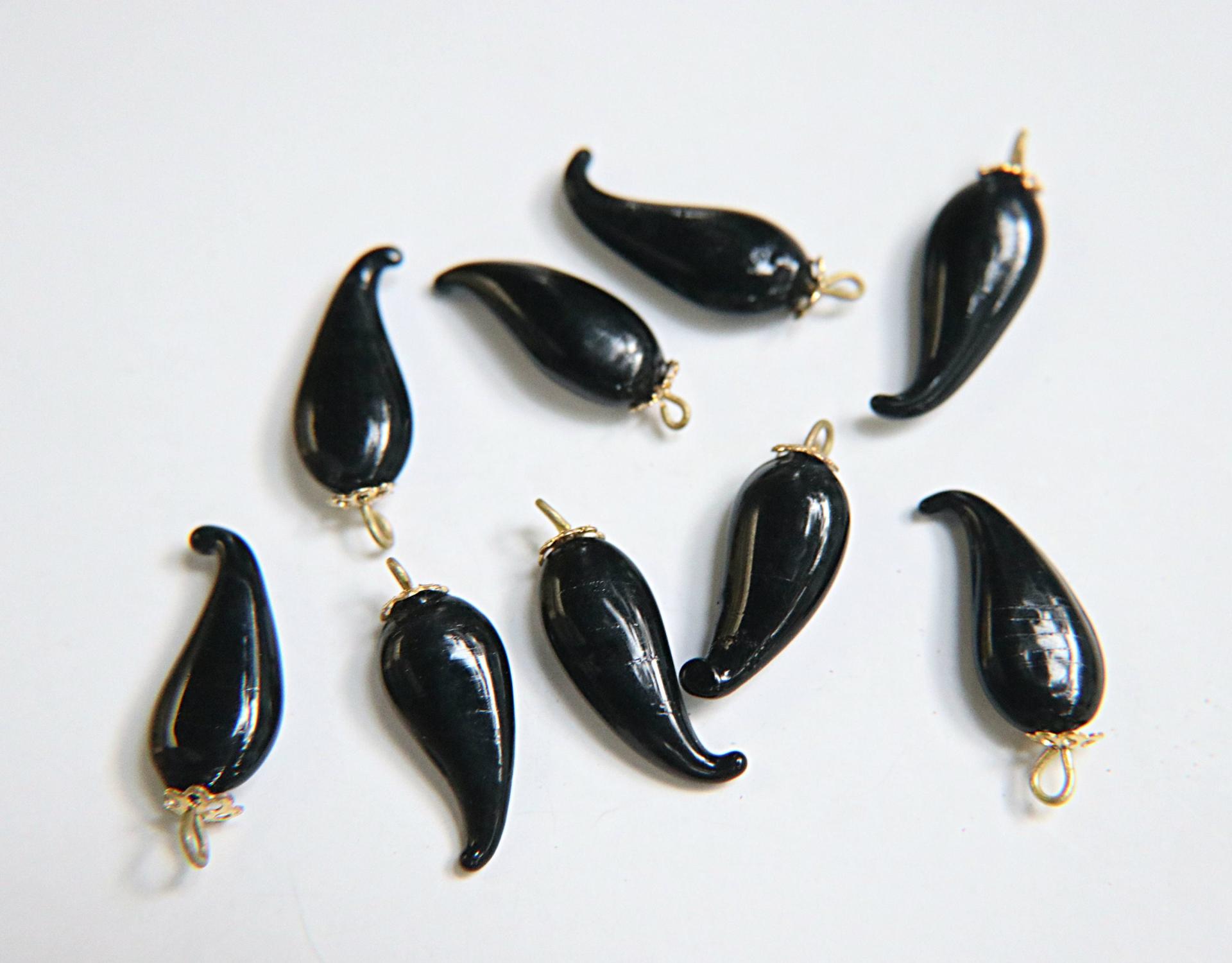 Vintage styled Chili Handmade Dangle in glass 25 mm long in Jet Black (6 pieces)