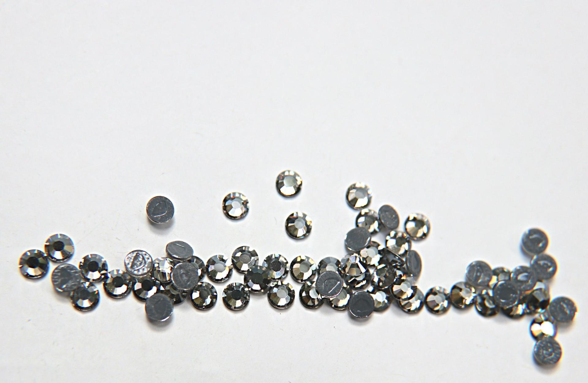 16SS Swarovski Flatbacks Hotfix in Crystal Silver Shade Roses (4mm) Made in Austria 36/72/288/720 Pieces