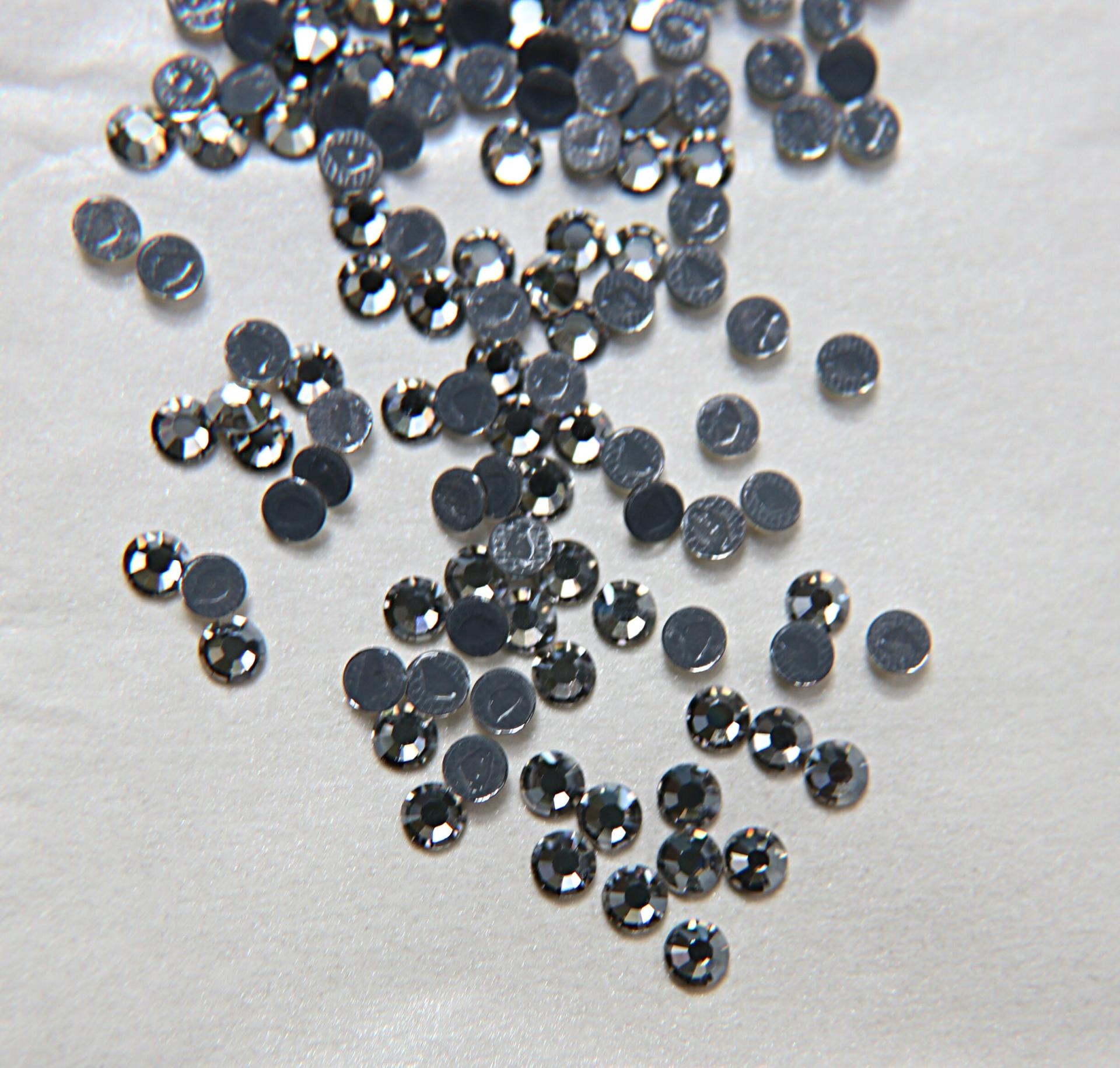 16SS Swarovski Flatbacks Hotfix in Crystal Silver Shade Roses (4mm) Made in Austria 36/72/288/720 Pieces