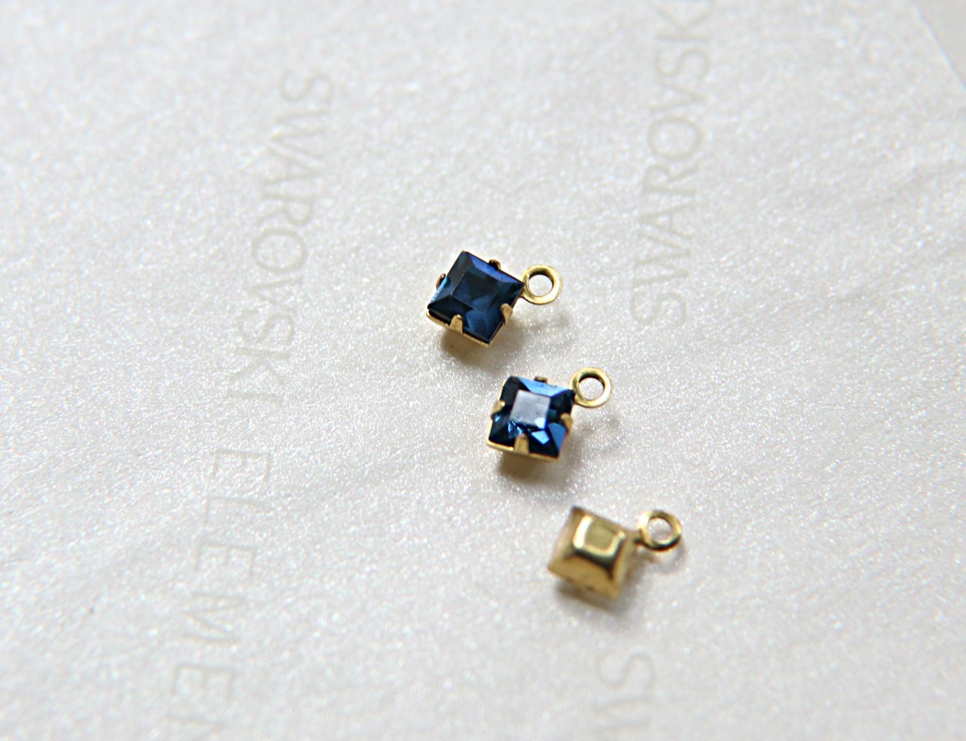 Swarovski 4mm fancy stone square setting drop one loop in Montana (207) 6/12/36/144/720 Pieces jewelry supplies in Brass/Vintage Black